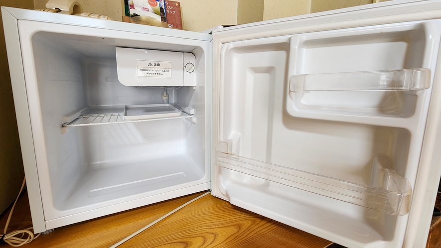 #客室設備　空冷蔵庫がございます。自由にご利用くださいませ。
