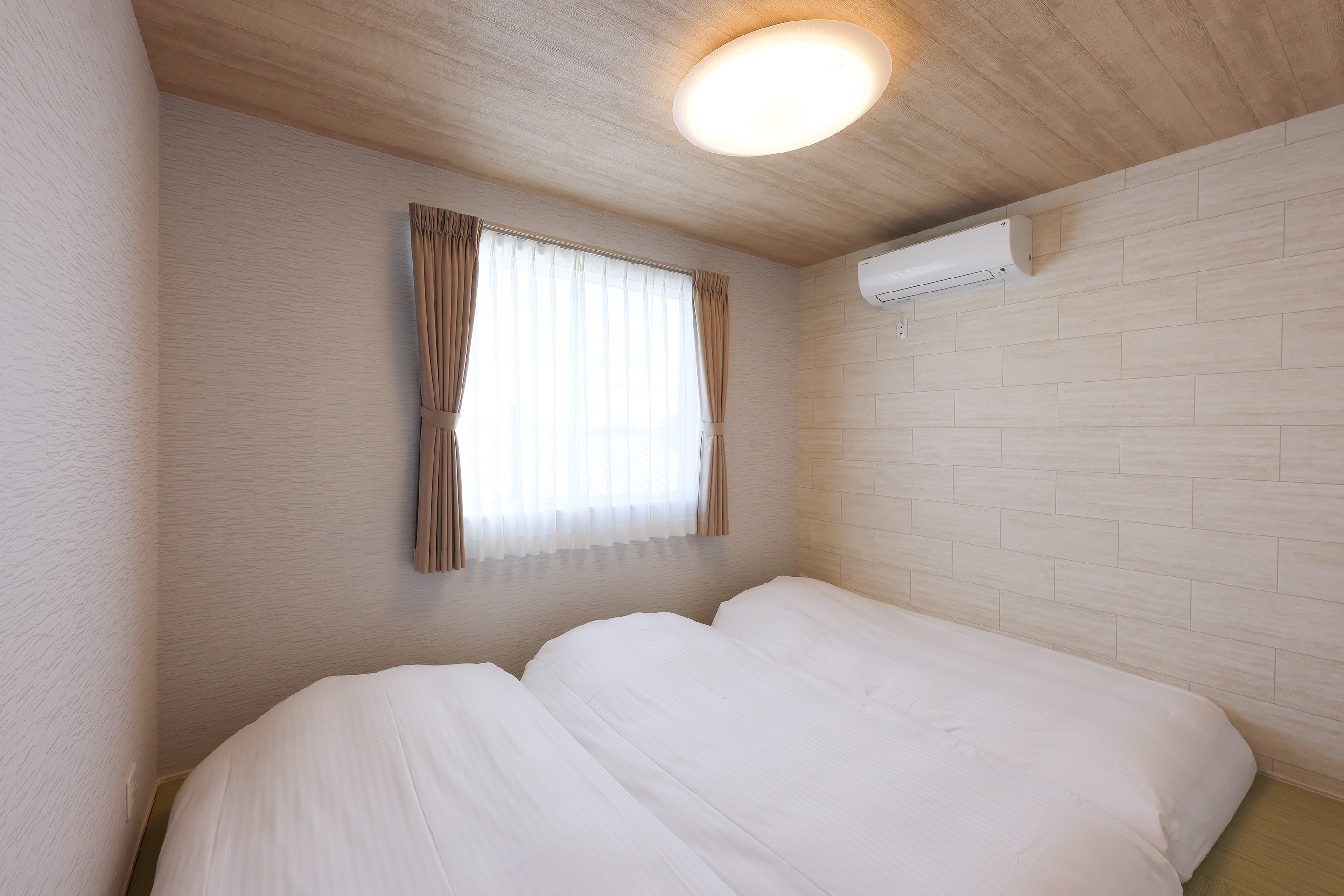 畳ルーム1：最大3組の布団をセットできます