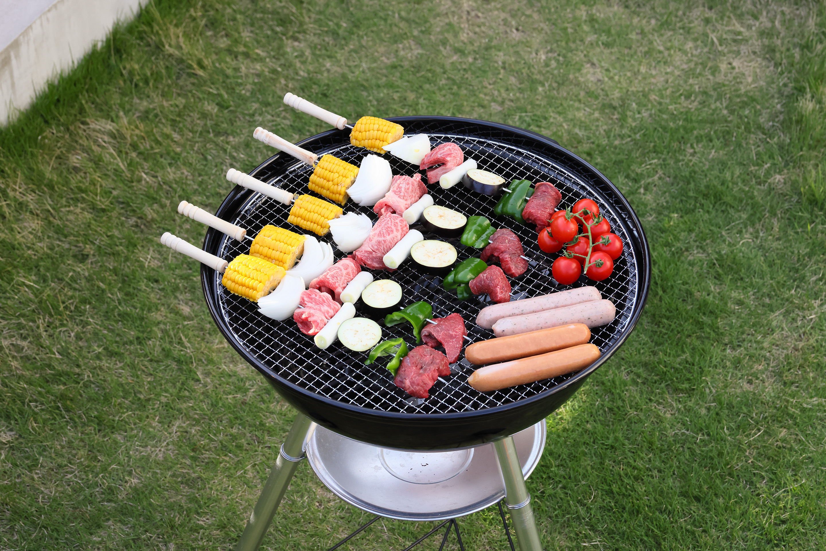 Weberグリル｜本格的なバーベキューが楽しめるグリル（※炭と着火剤はご持参ください）