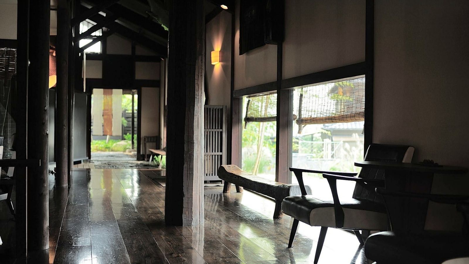 島宿真里｜館内