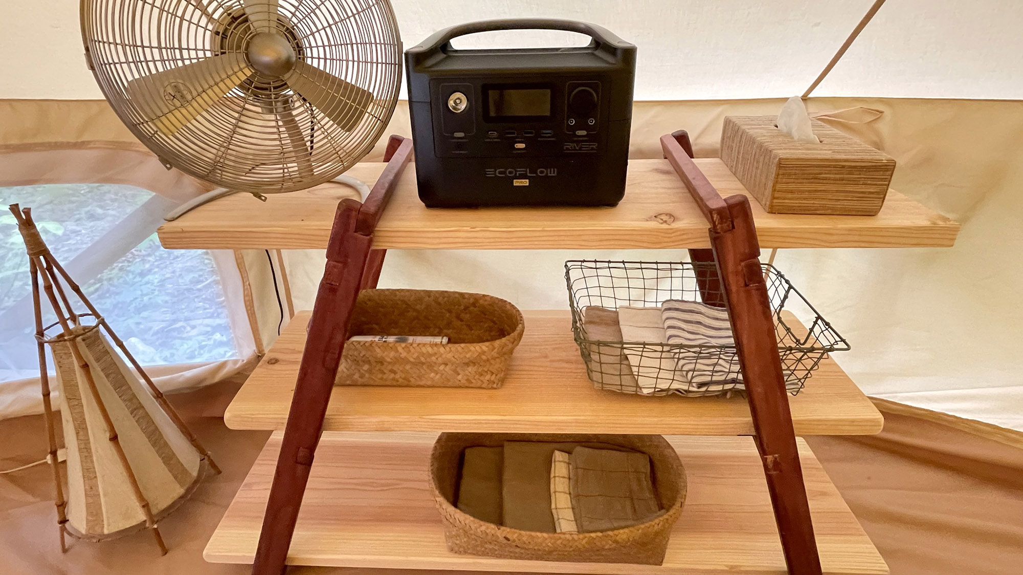 ・【設備】ポータブル電源や無料Wi-Fiも利用でき、快適なグランピングステイをお過ごしいただけます