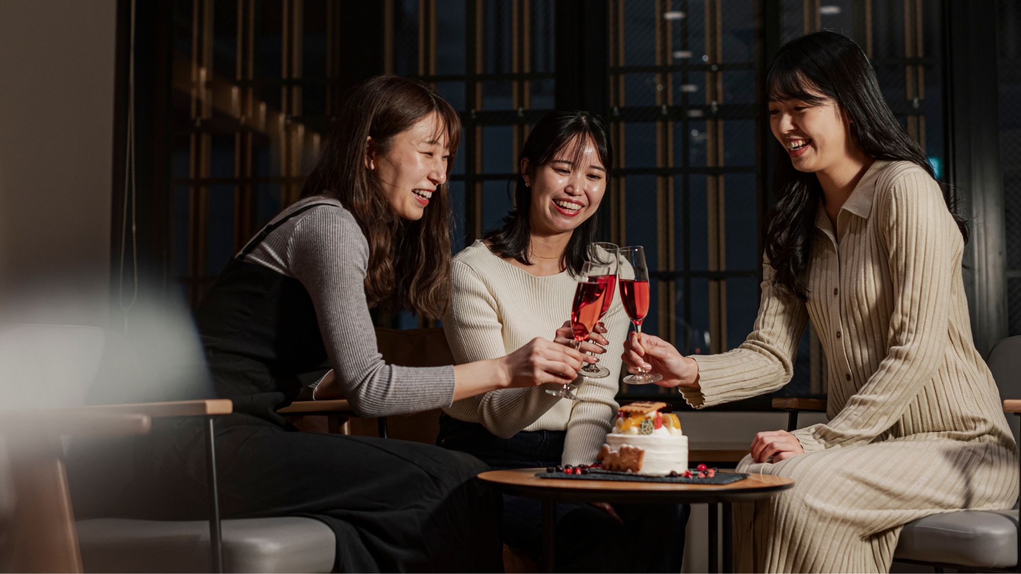 【記念日におすすめ】ホールケーキ＆スパークリングワイン付きのアニバーサリープラン＜朝食付＞