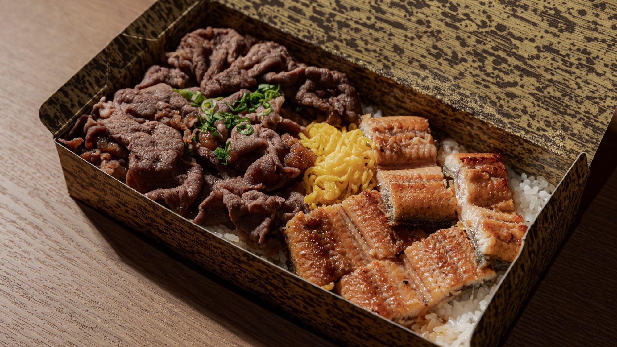 【国産うなぎ＆おおいた和牛弁当付】夕食は源 駅前店No.1の贅沢弁当を、お部屋で堪能＜1泊2食付＞