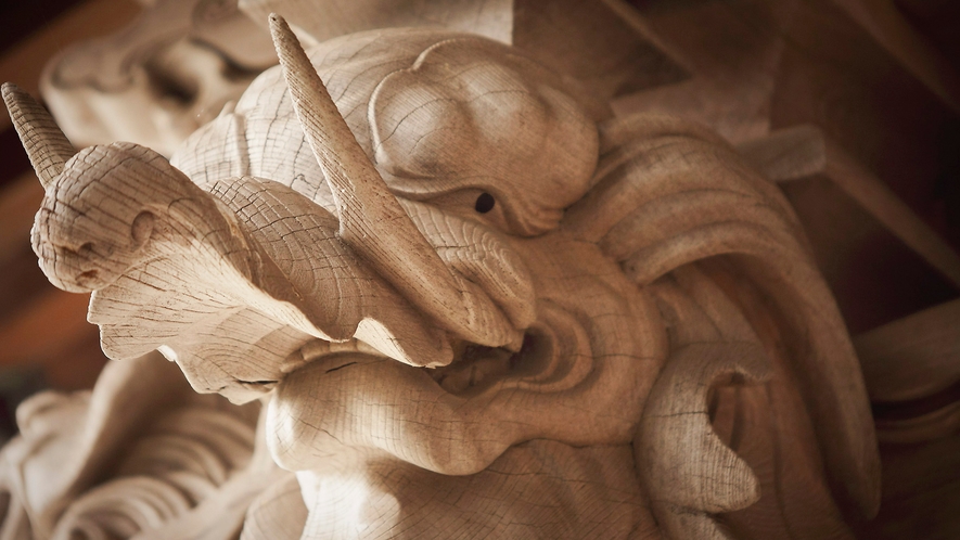 ・【妙福寺】力強い木彫りの龍が皆様をお迎えします