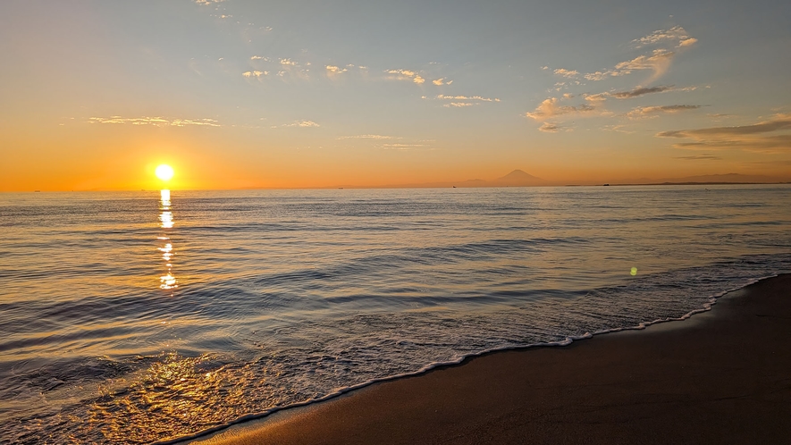 ・【南無谷海水浴場】美しい夕日と富士山の眺めは心が落ち着きます
