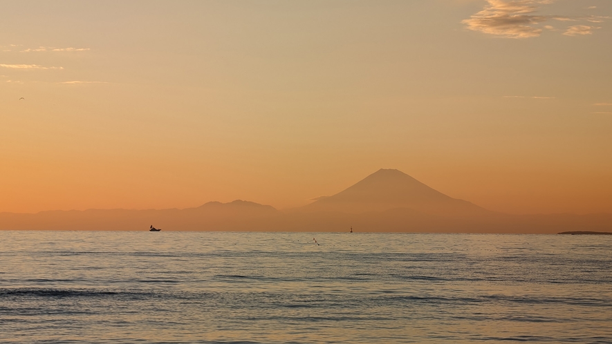 ・【南無谷海水浴場】天気が良い日は正面に富士山が見えます