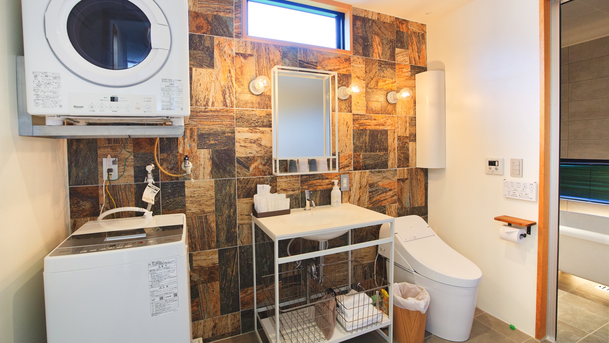 *【C棟】ドレッシングルーム。スタイリッシュなこだわり空間です。