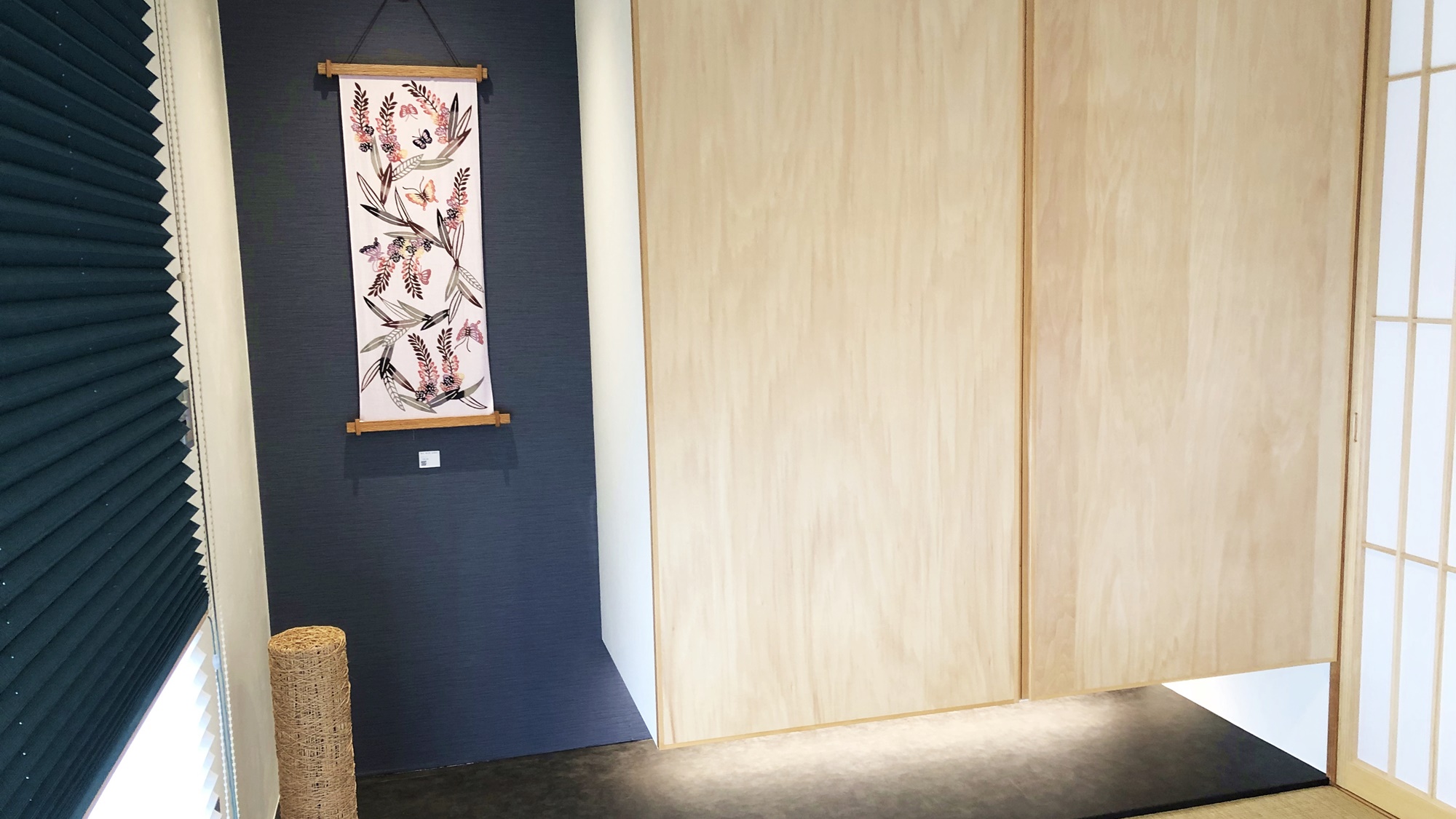 *【客室一例】和室/琉球畳に壁紙がアクセント。和室もお洒落にコーディネートされております。