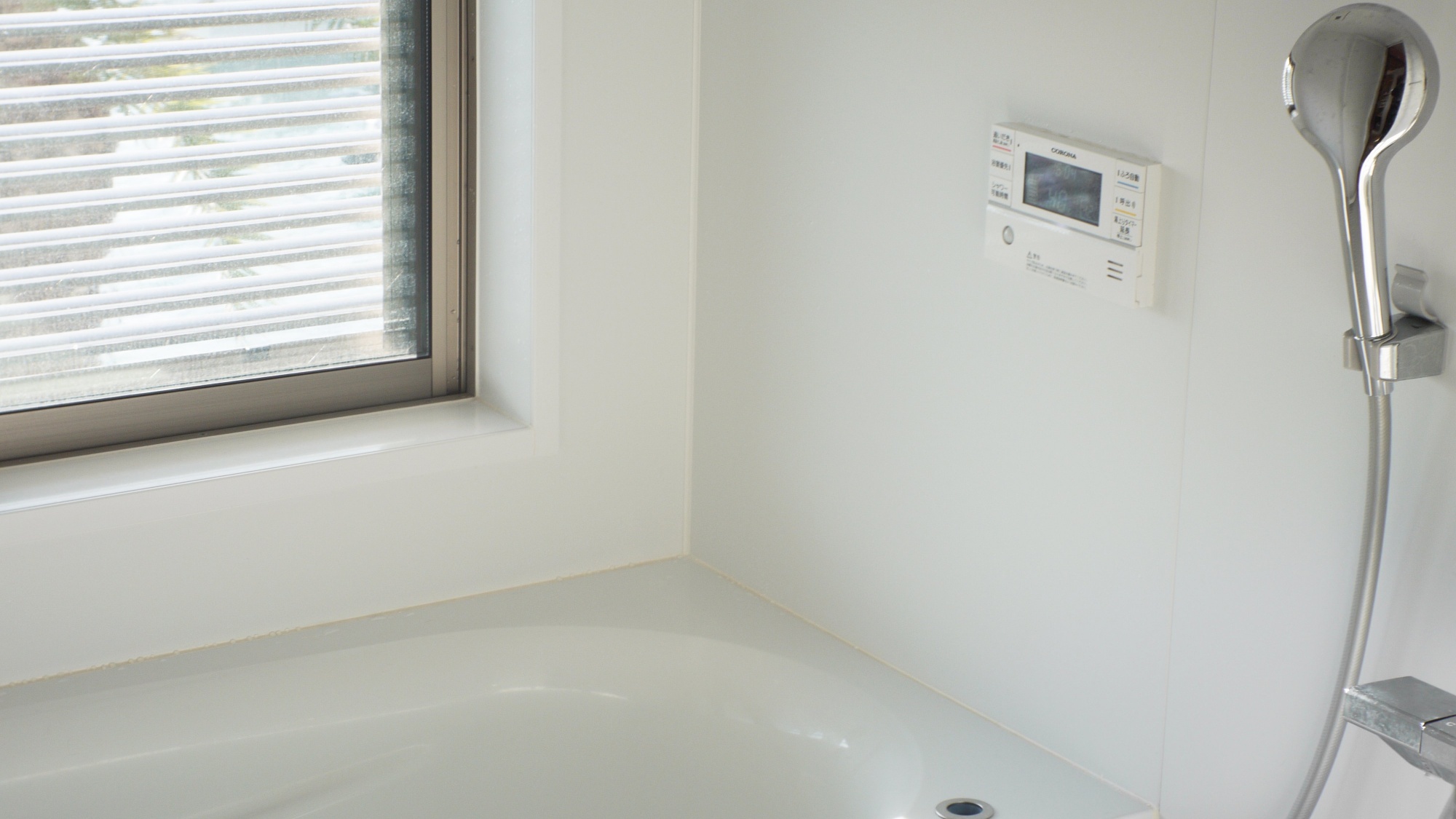 ・【浴室】洗い場付きのバスルーム。ゆっくり浸かって旅の疲れを癒してください