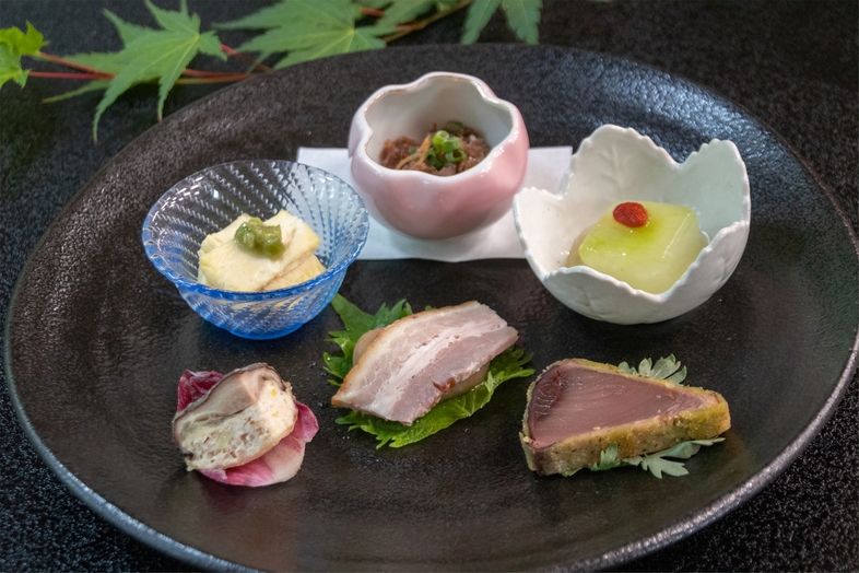 【早朝出発にもおすすめ】里山で過ごす、美食と日本三大美肌の湯 〜夕食付〜