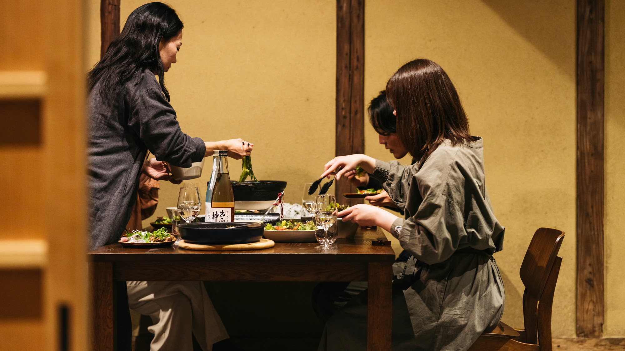 【夕食】客室に備えたキッチンで、地元食材を使ったお料理をお楽しみください（一例です）