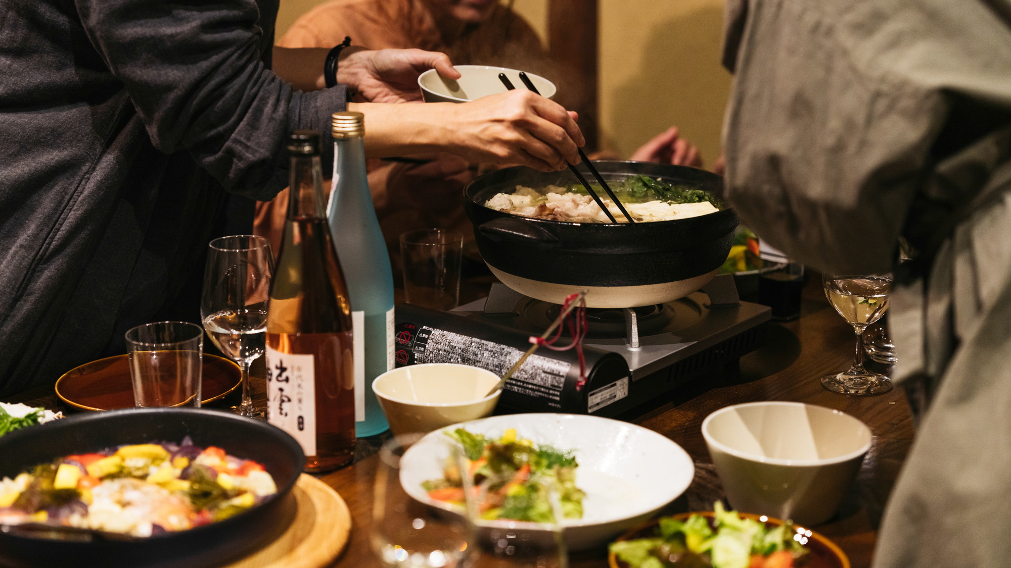 【夕食】自分の好みに合った自由な食事をおたのしみいただけます（一例です）