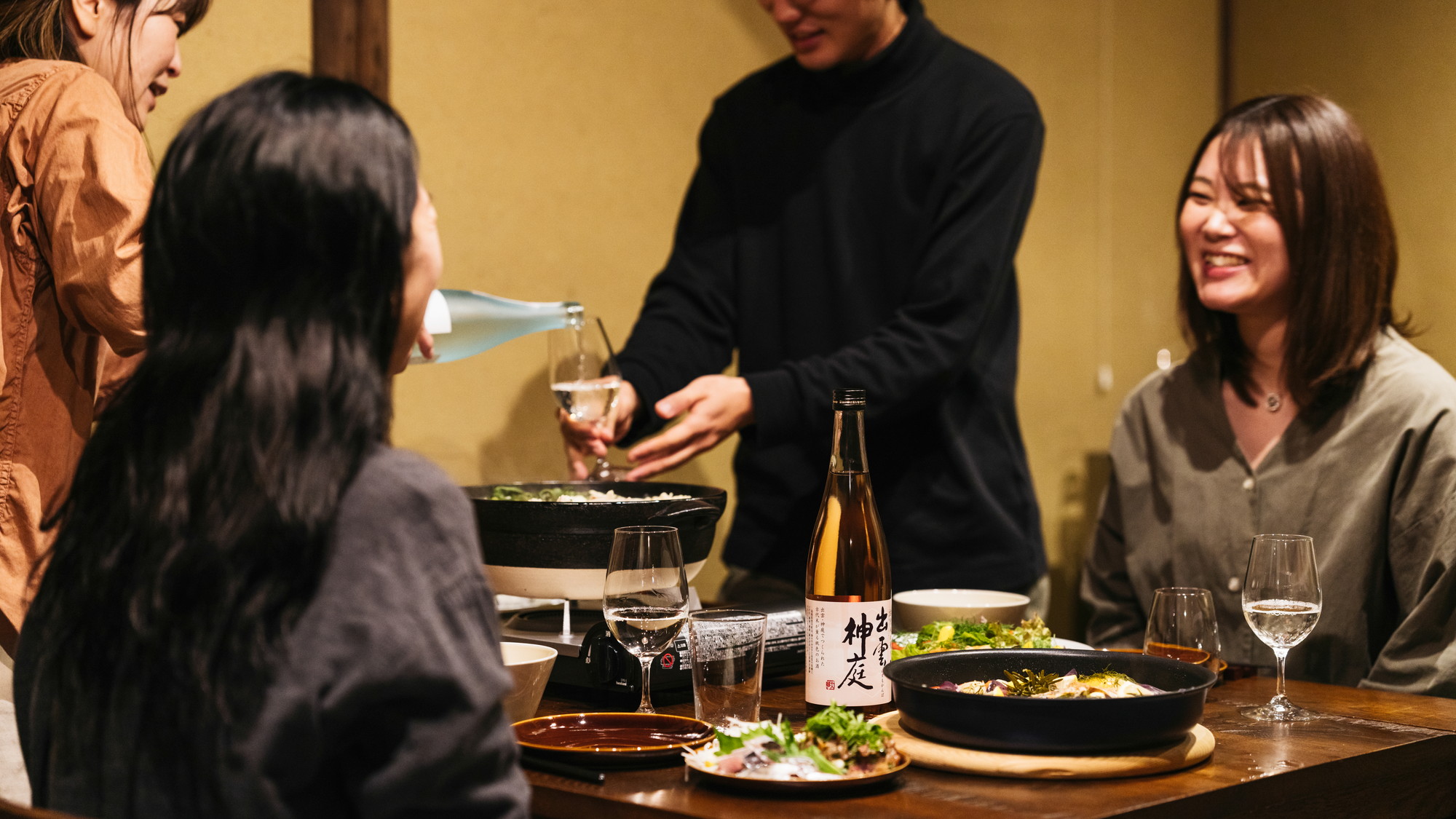 【夕食】自分の好みに合った自由な食事をおたのしみいただけます（一例です）