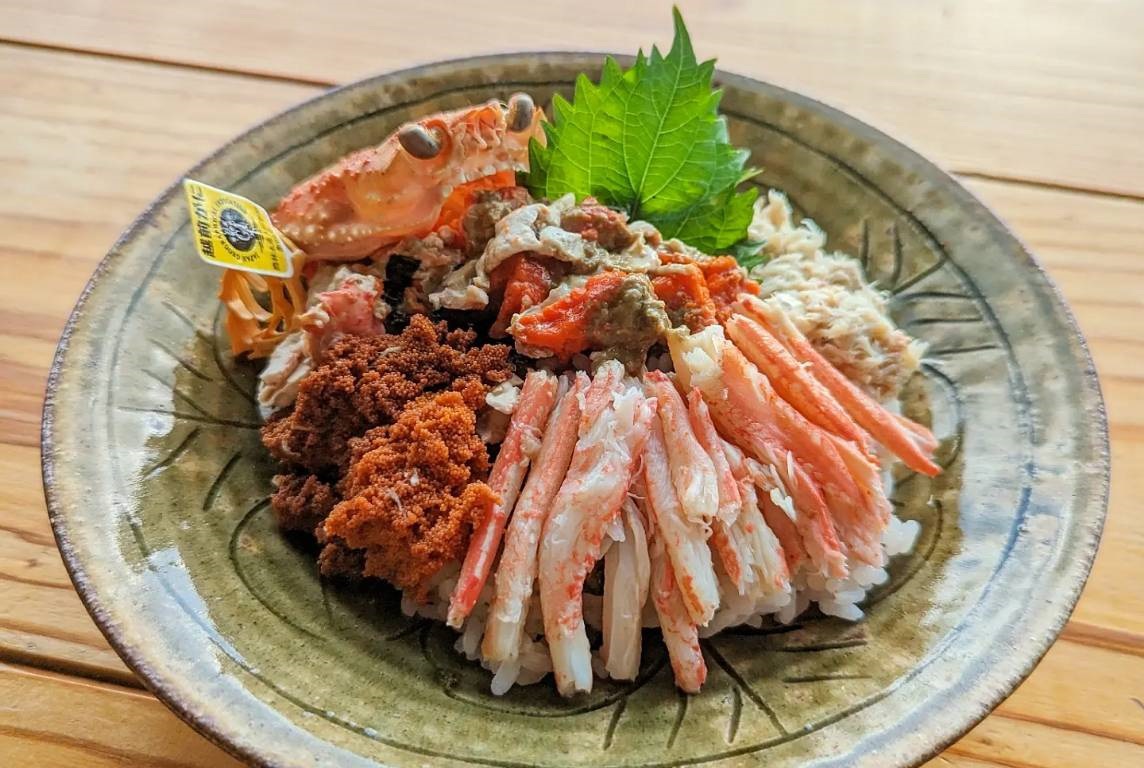 【春〜秋限定！越前港めし】２つの名物料理を舌鼓　◆夕食は蟹味噌せいげ鍋　◆朝食はセイコガニ丼