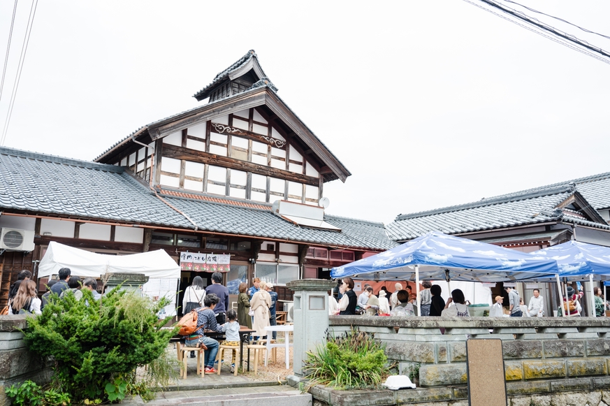 【ゲストハウス大広間貸切5〜10名割安】当館より車で15分　織田信長一族発祥の地　築60年伝統古民家