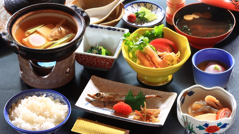 【1泊朝食】チェックイン22時までOK！夕食なし、やさしい和朝食つきプラン。温泉粥も選べます♪