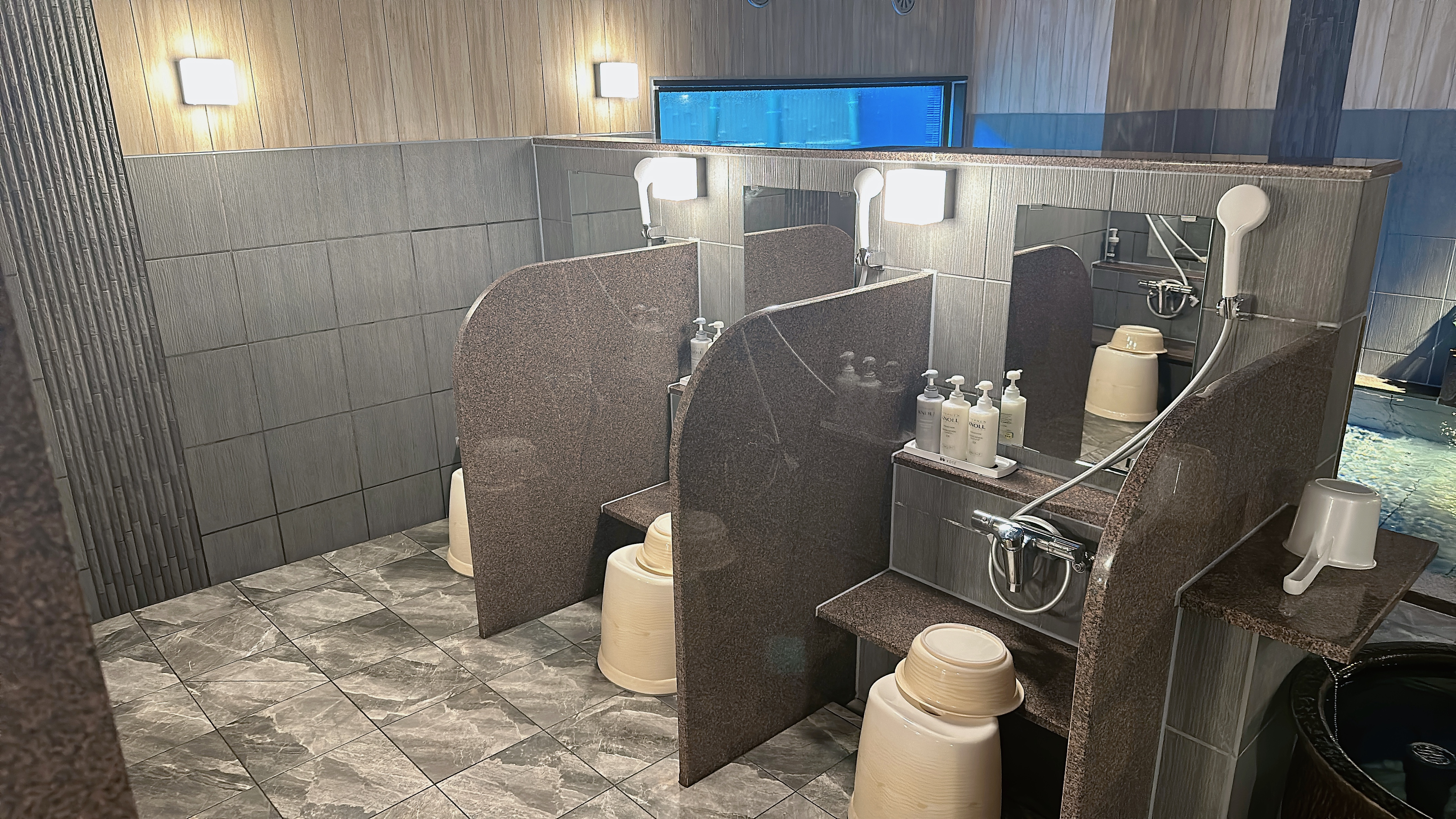 女性大浴場洗い場