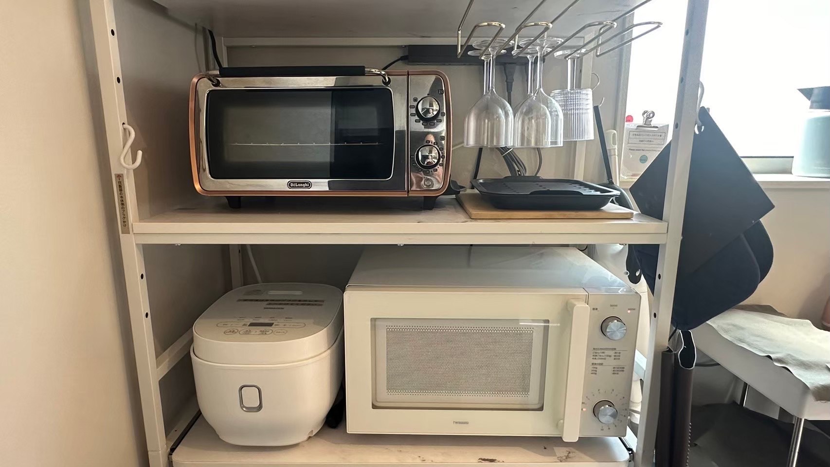 電子レンジ、トースター、オーブン、炊飯器あり