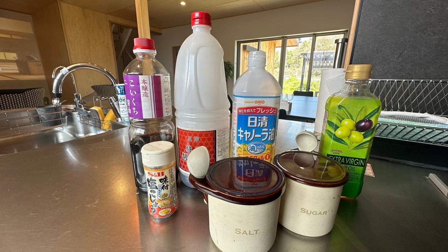 調味料は基本のものを完備しています