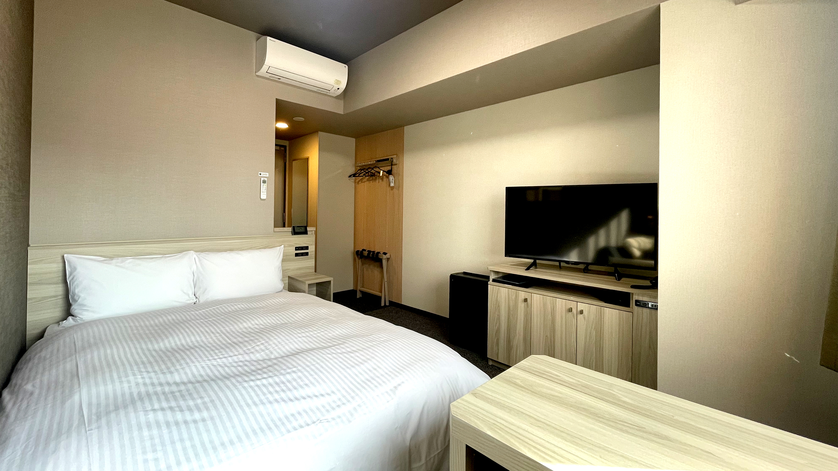 セミダブルルーム　ベッドサイズ140&times;200（15平米）