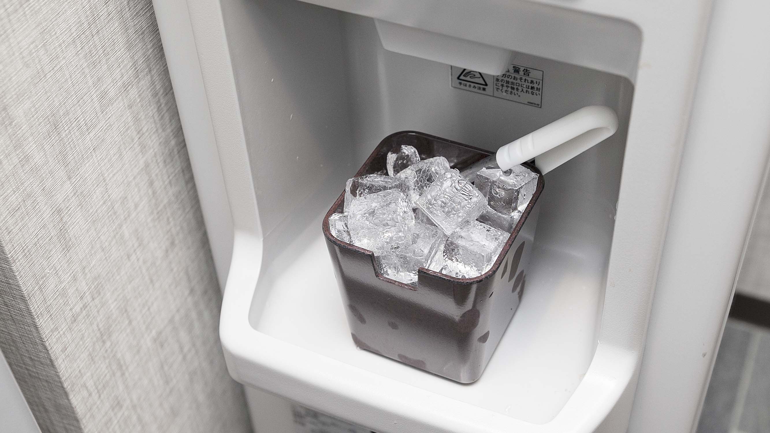 1階　製氷機　トングも用意しています