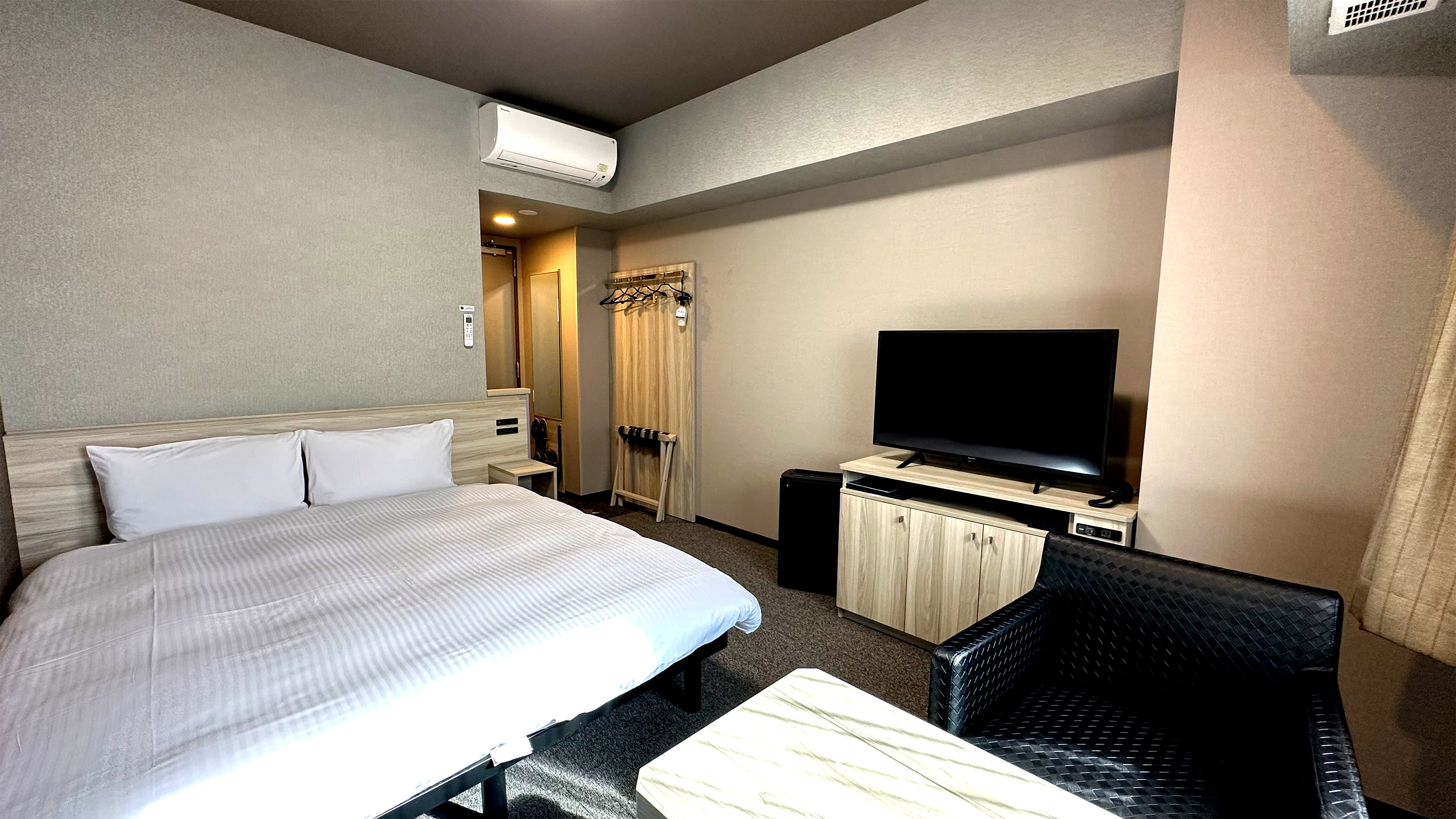 ダブルルーム　ベッドサイズ160&times;200（17平米）