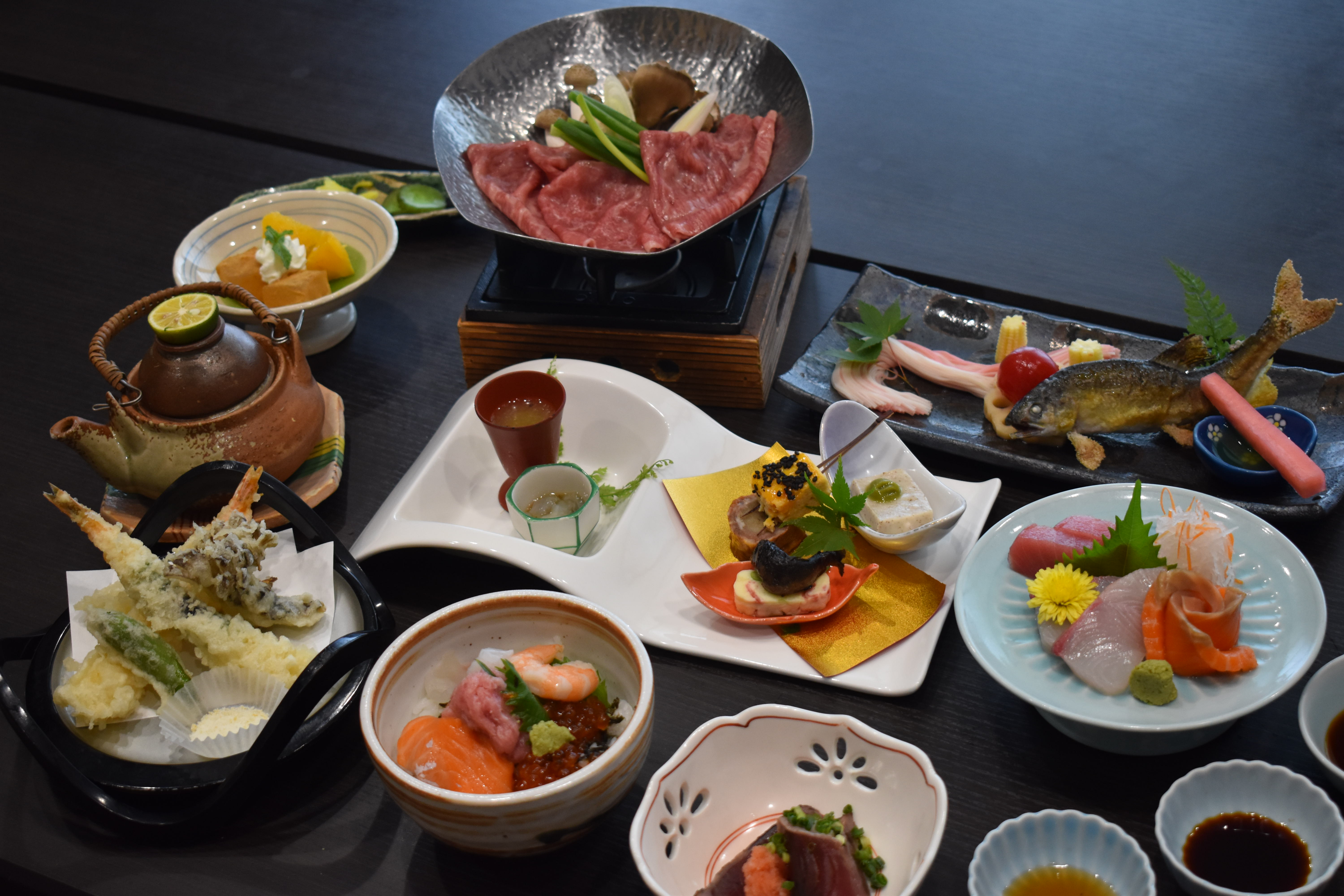 料理長おすすめのこだわり会席　飛騨牛料理一品付。