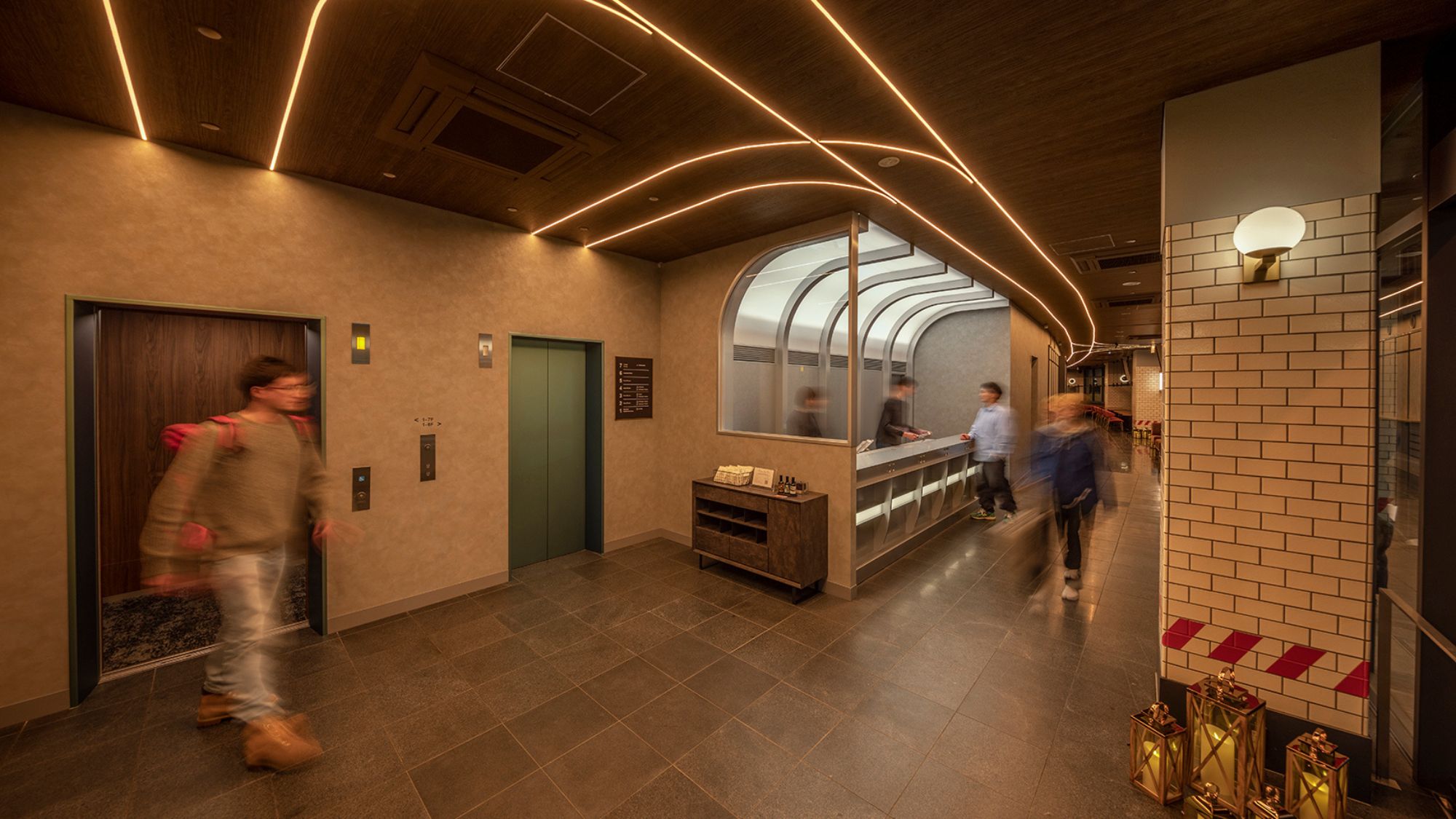 渋谷の街の変遷を 空間デザインで表現したフロント