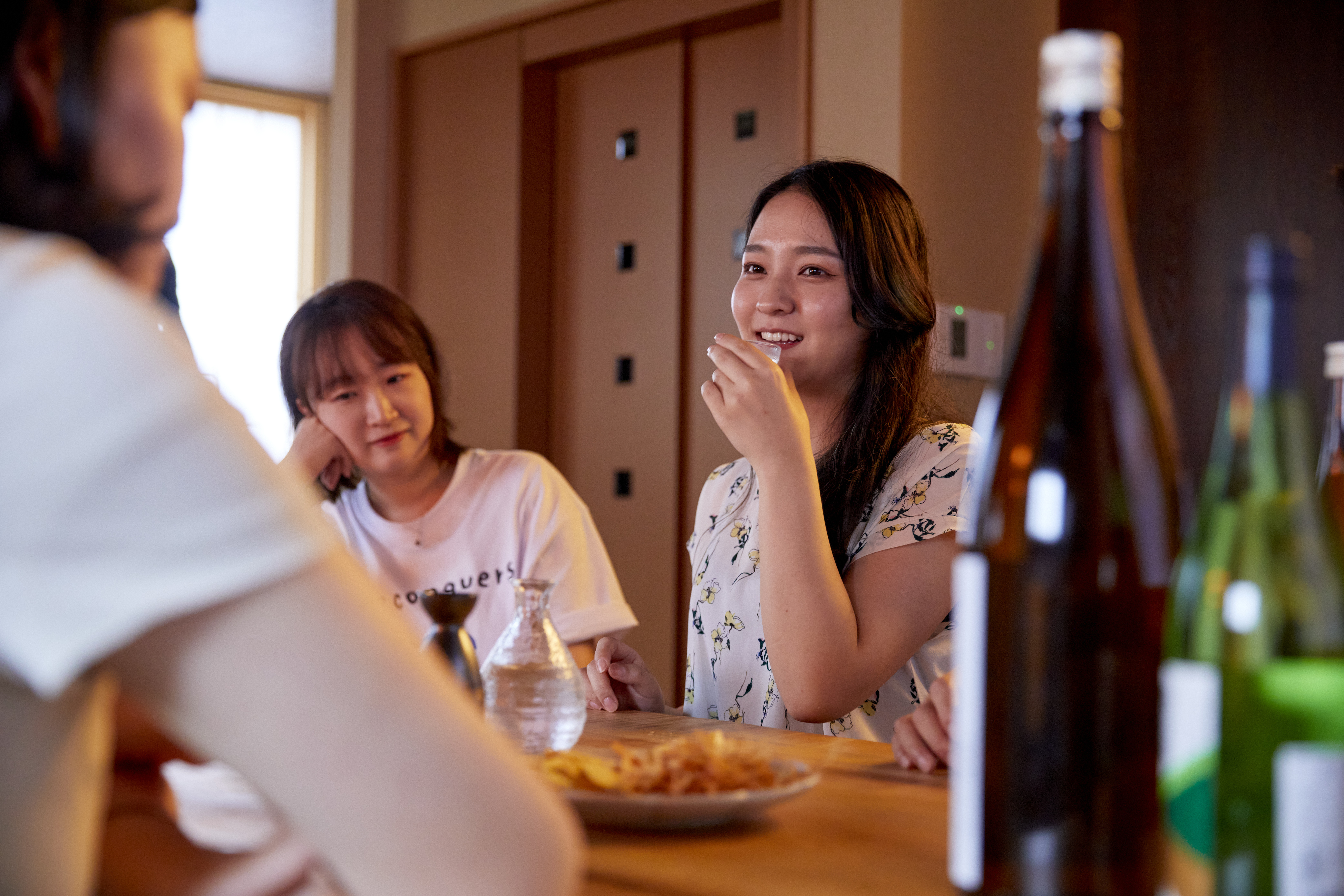 お酒飲みながらみんなで雑談！