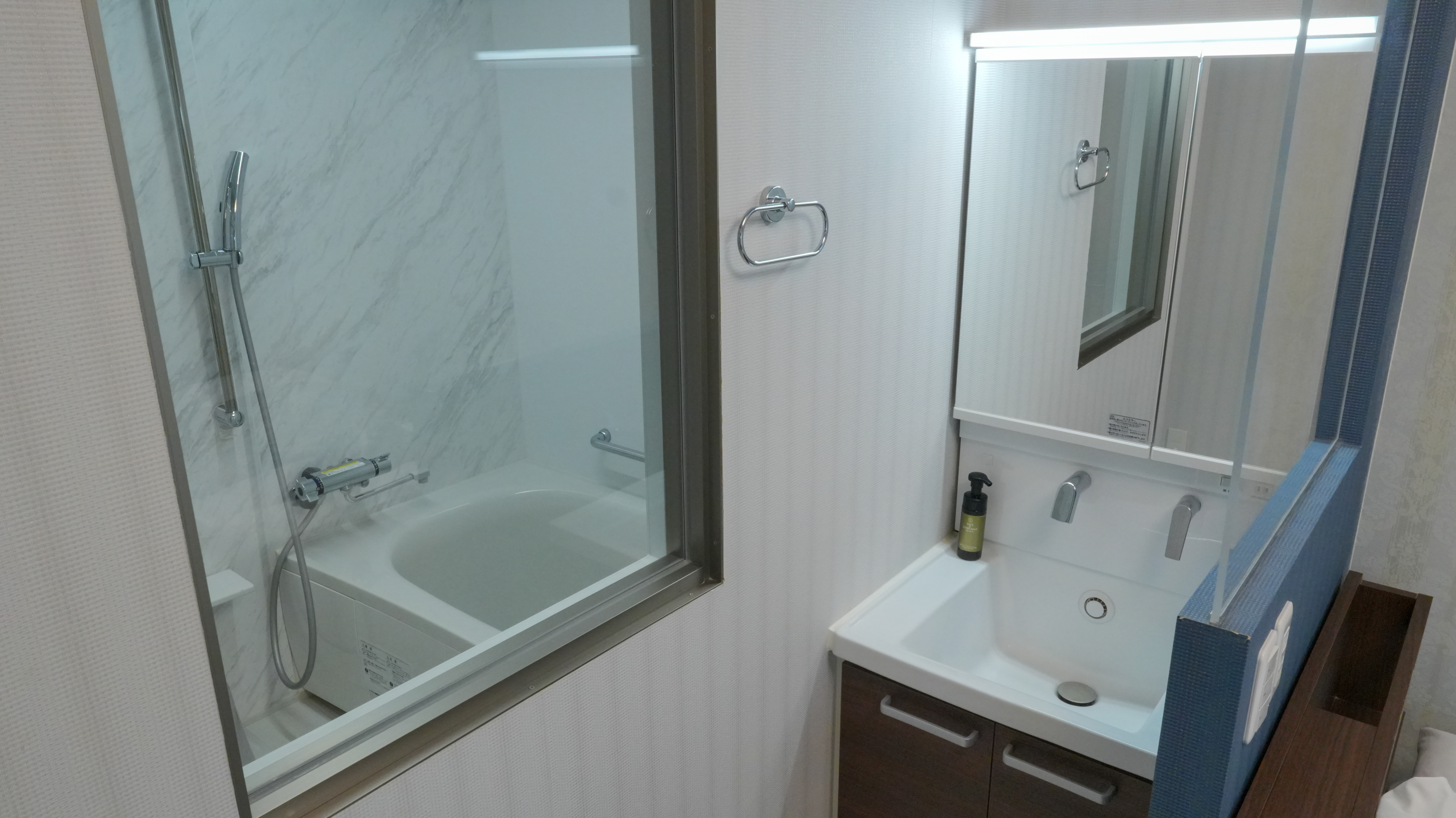 スーペリアシングル（禁煙）シャンプードレッサー