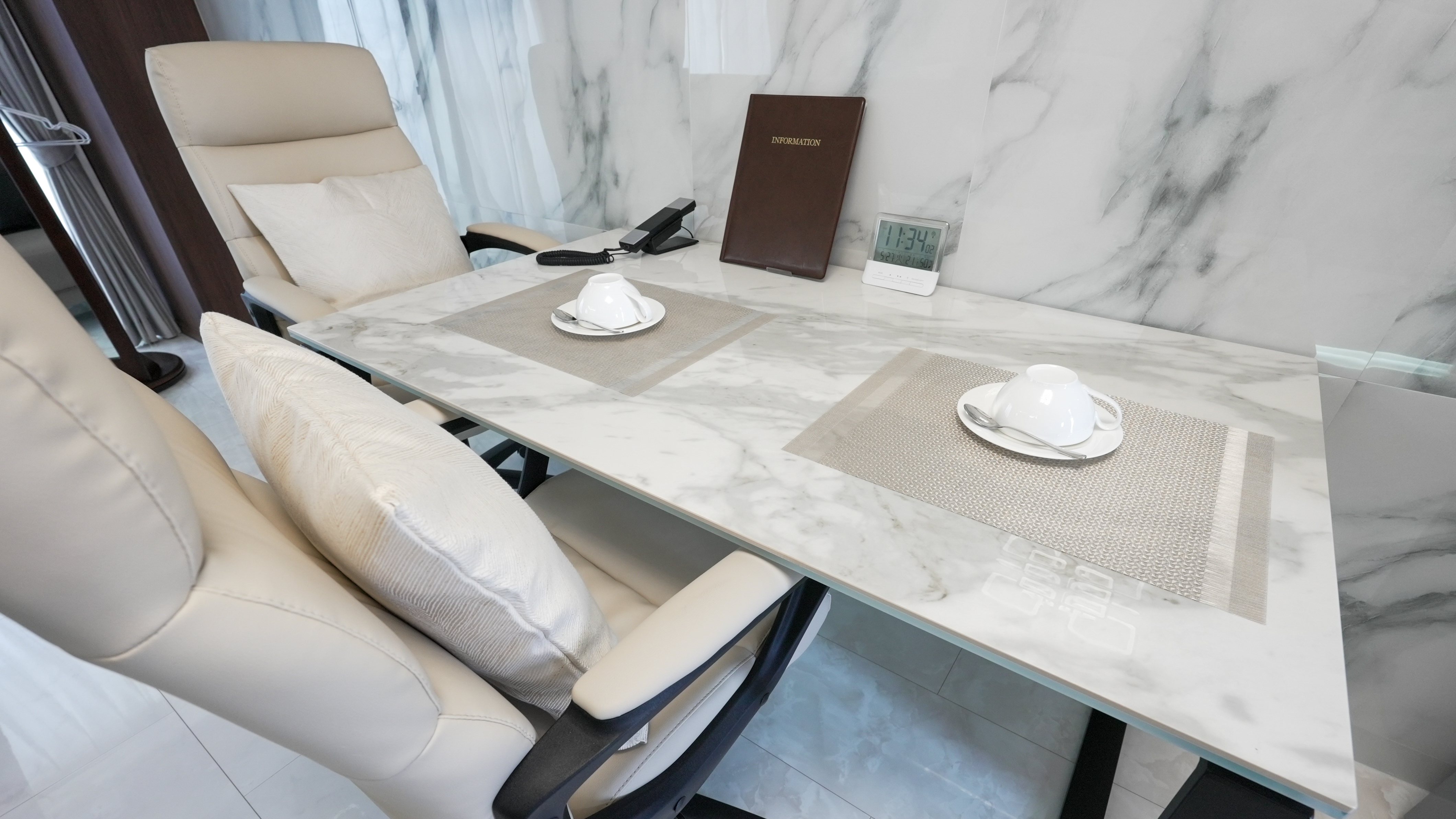 ロイヤルツイン（禁煙）デスク周り