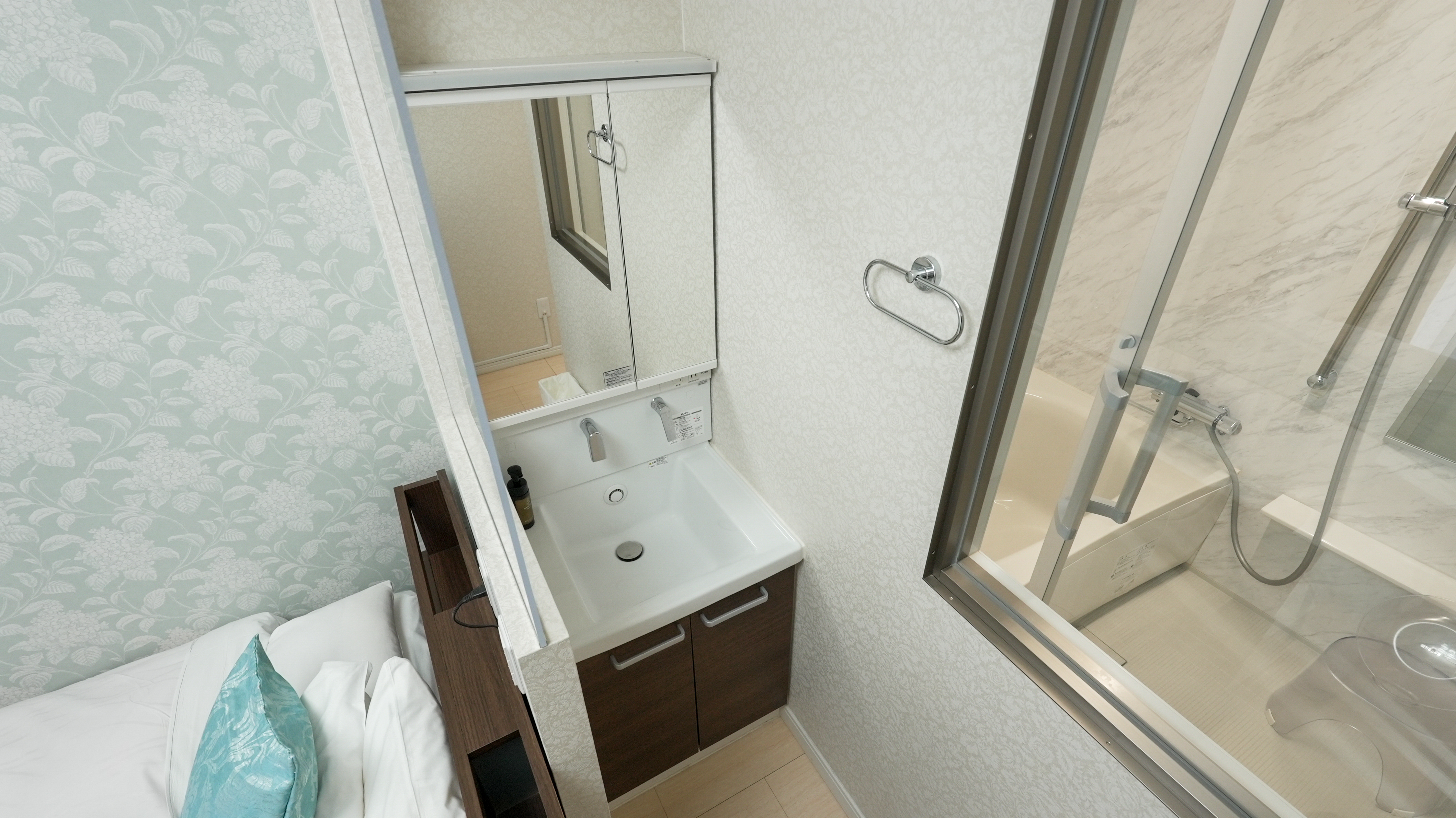 スーペリアシングル（禁煙）シャンプードレッサー