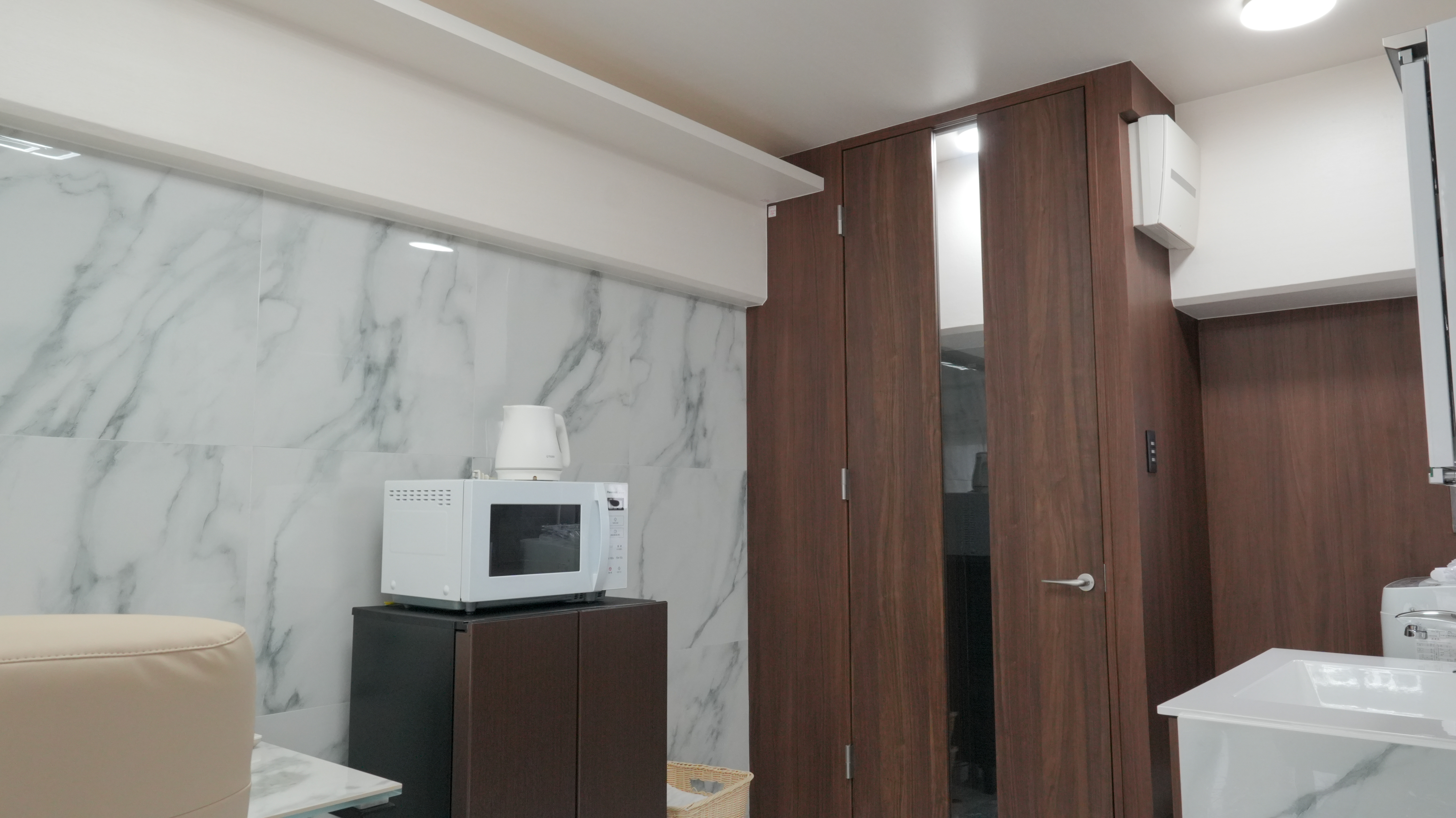 ロイヤルツイン（禁煙）シモンズ製ベッド　入口