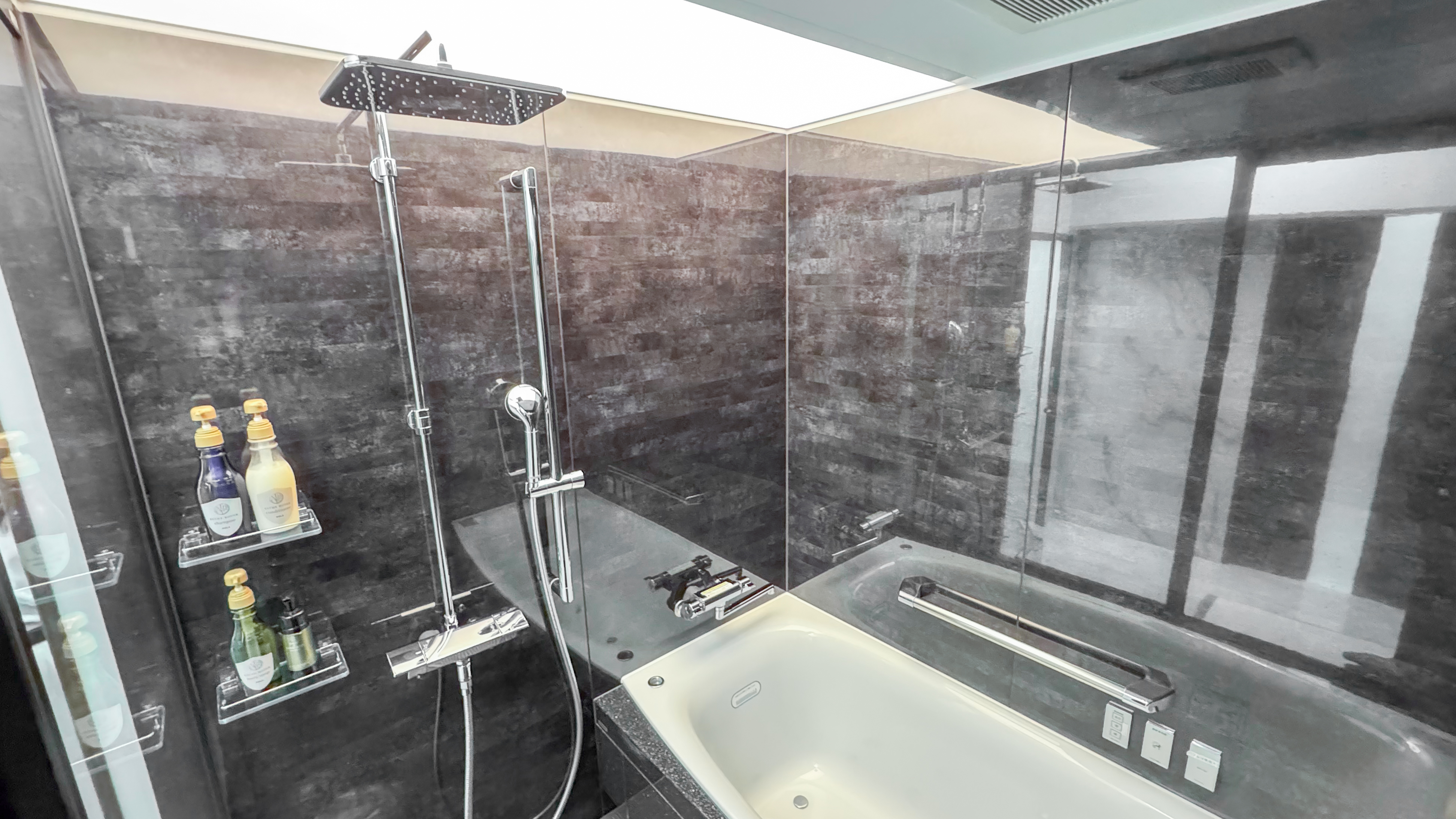 ロイヤルツイン（禁煙）シモンズ製ベッド　Panasonic Lクラスバスルーム1616