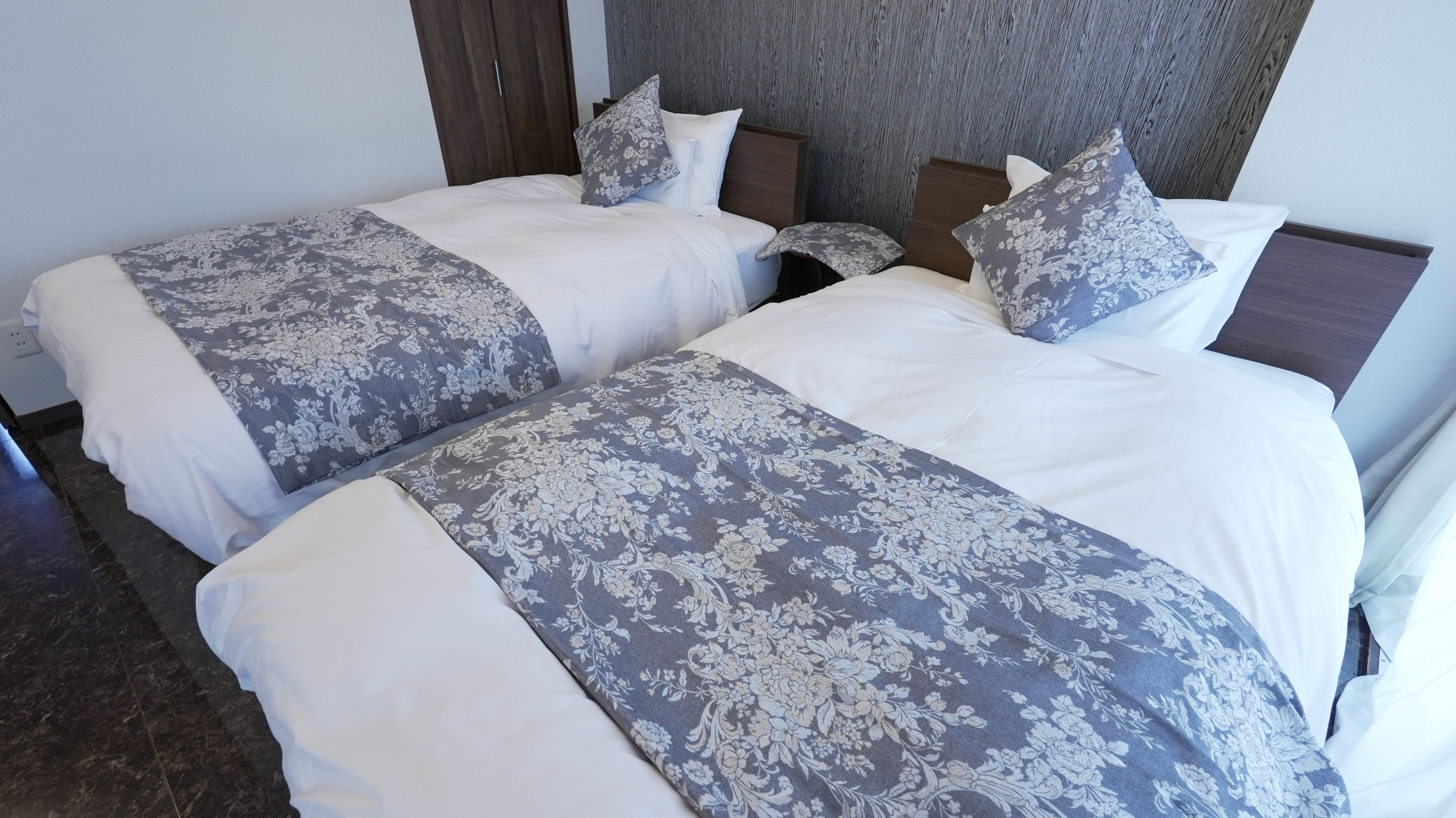 プラチナツイン（禁煙）シモンズ製ベッド