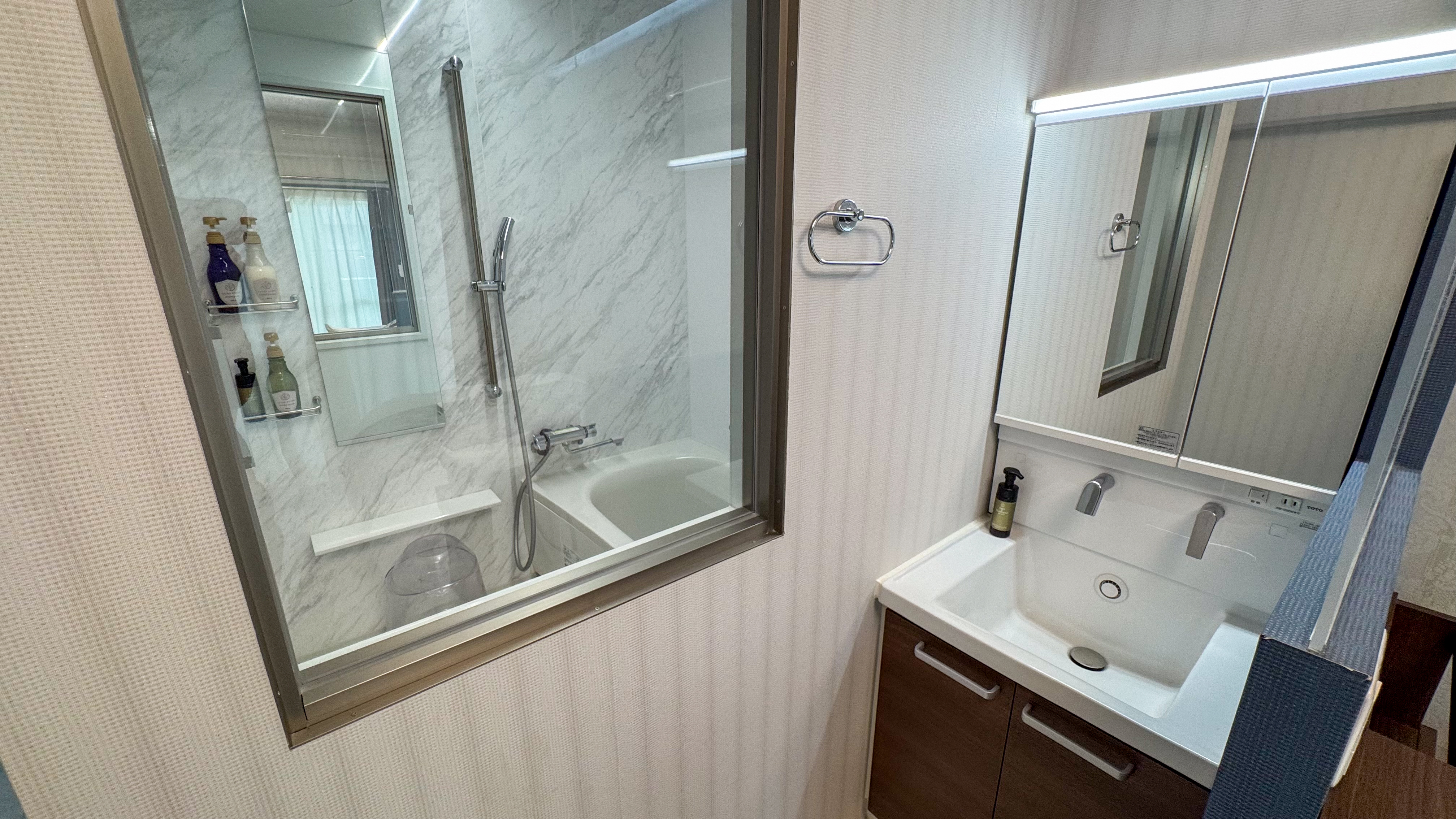 スーペリアシングル（禁煙）シャンプードレッサー