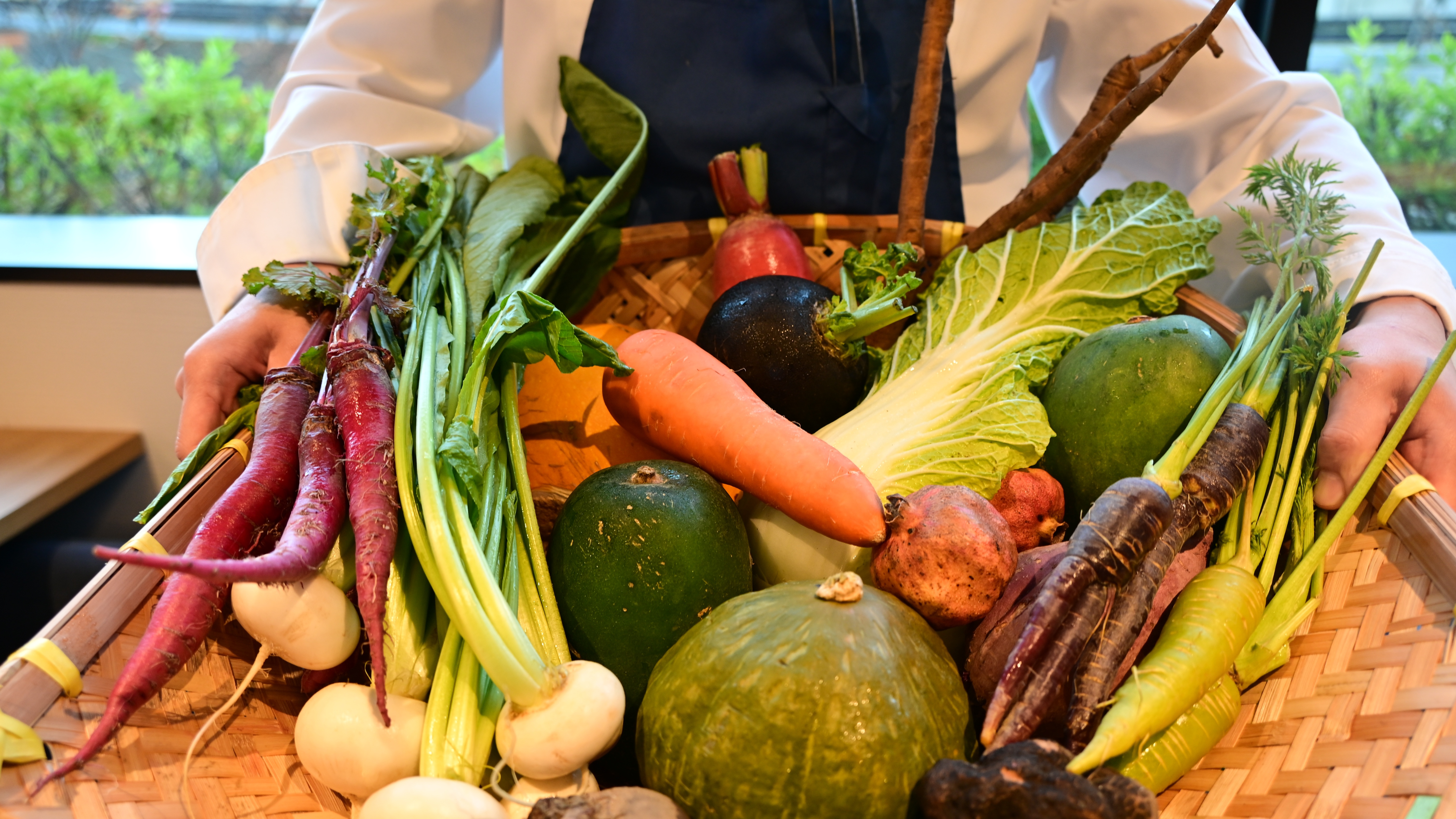地元農家から届く季節の奈良野菜を厳選。新鮮な恵みを、シェフが多彩な料理に仕立ててご提供します