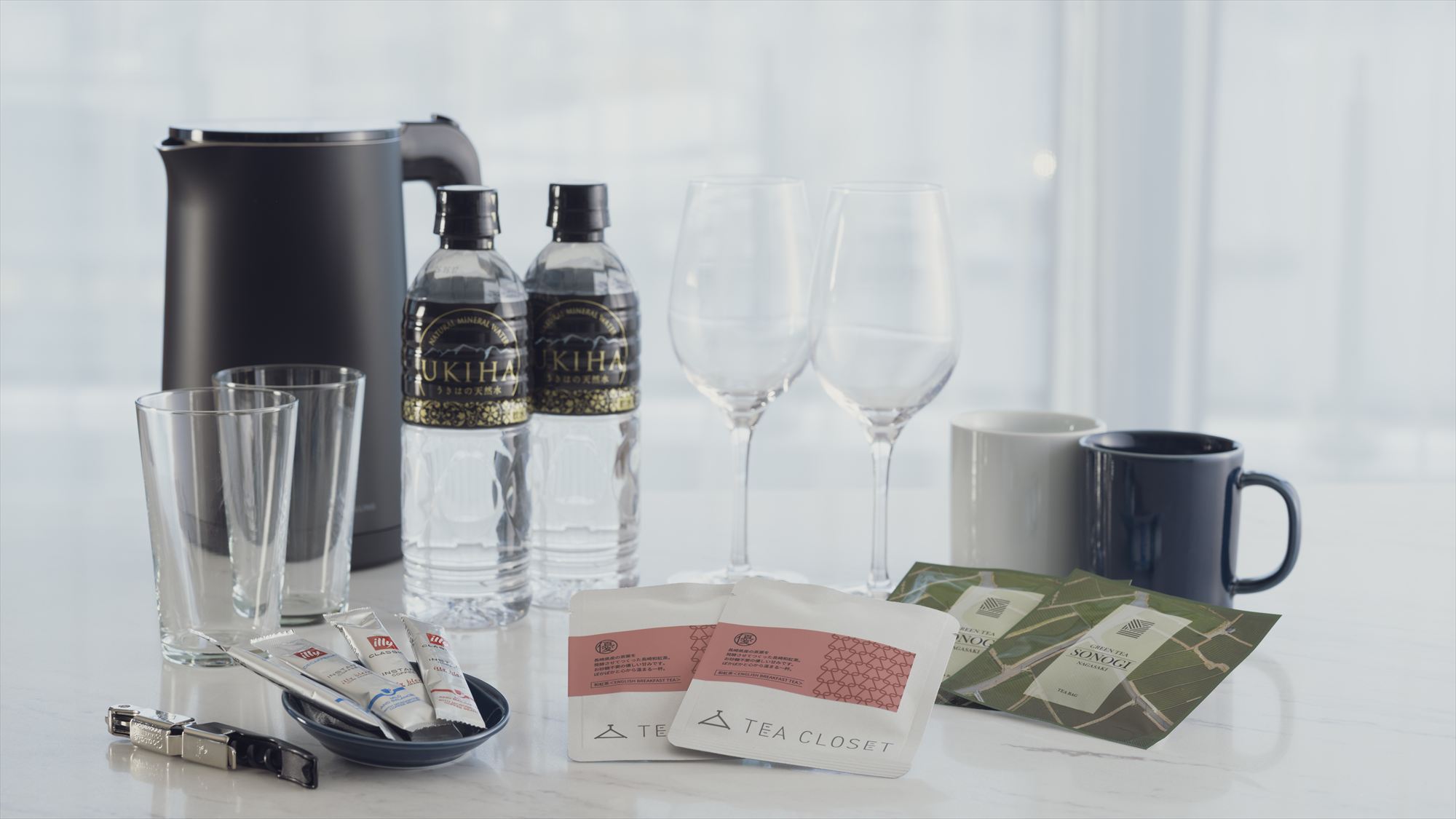客室ドリンク／ミネラルウォーター・ティーセット
