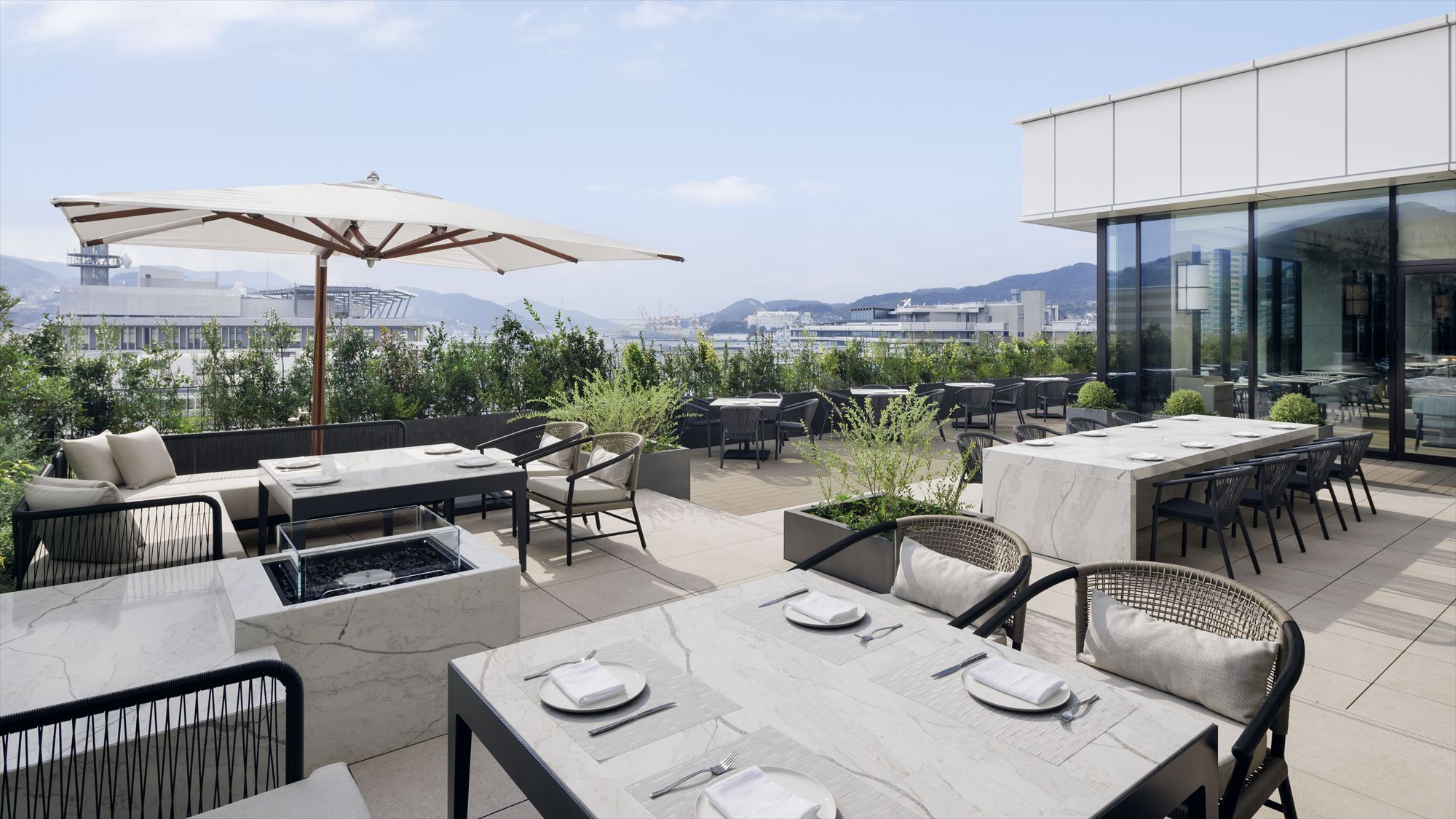 オールデーダイニング「Harbella」朝食会場　テラス