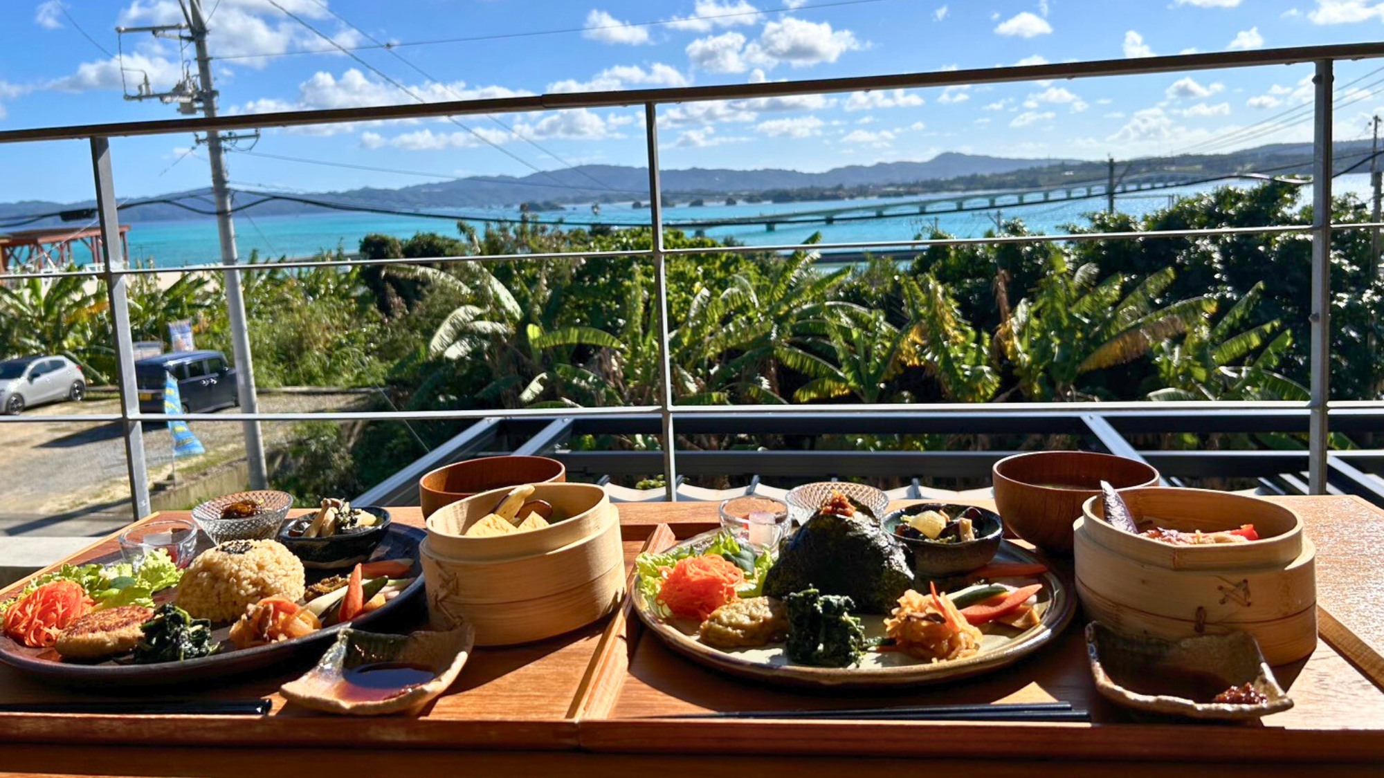 海を望むテラスで贅沢朝食