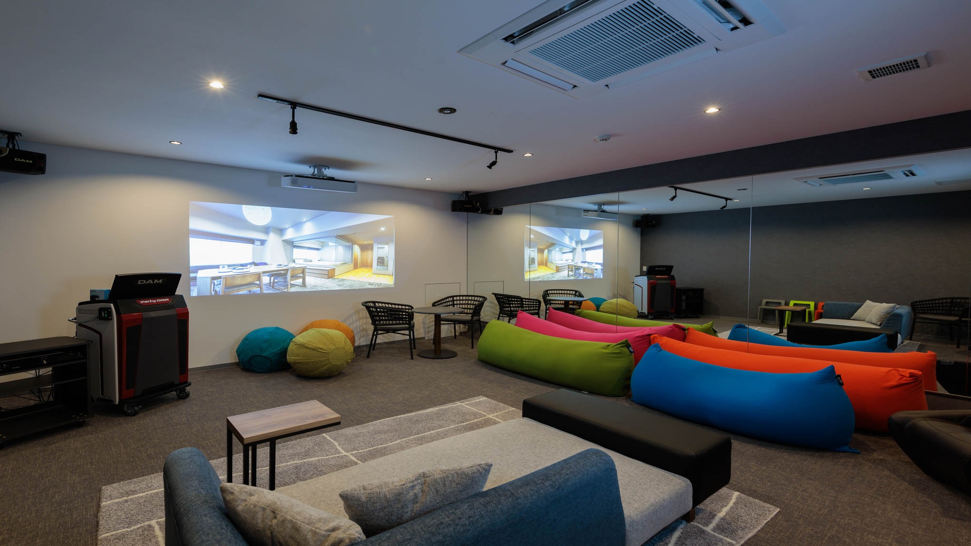 Common Room コモンルーム