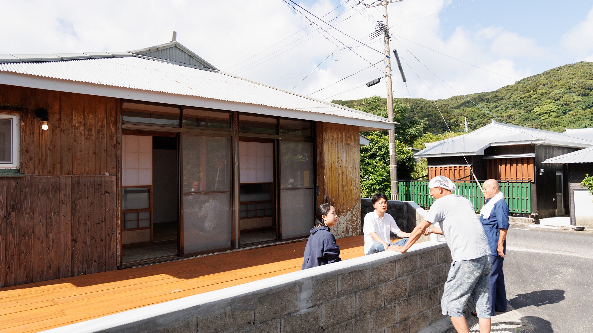 ＜しまゆらう縁の宿＞集落では、道の通りすがりに集まって話をすることを「ゆらう」と言います。