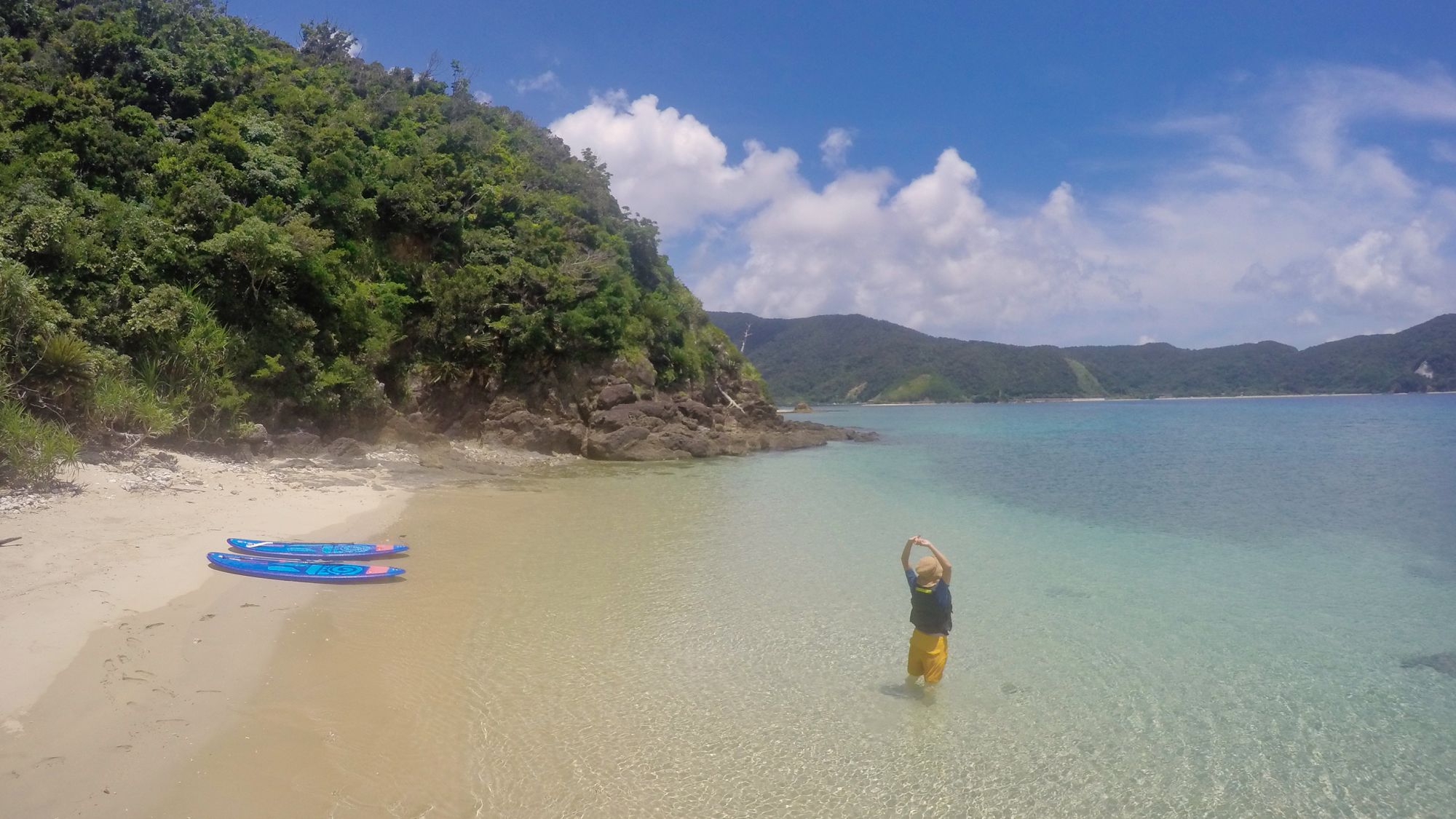 シュノーケリングなどマリンスポーツを楽しむ