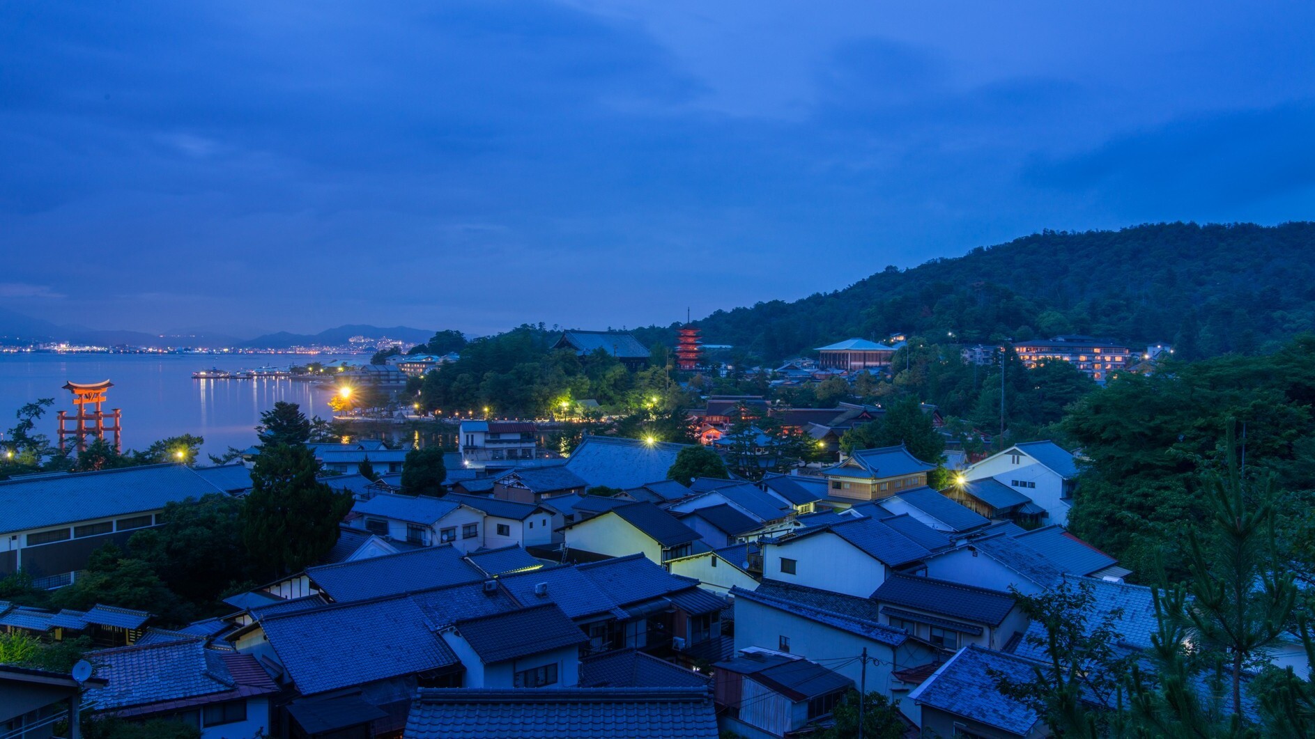 外観　宮島夕景
