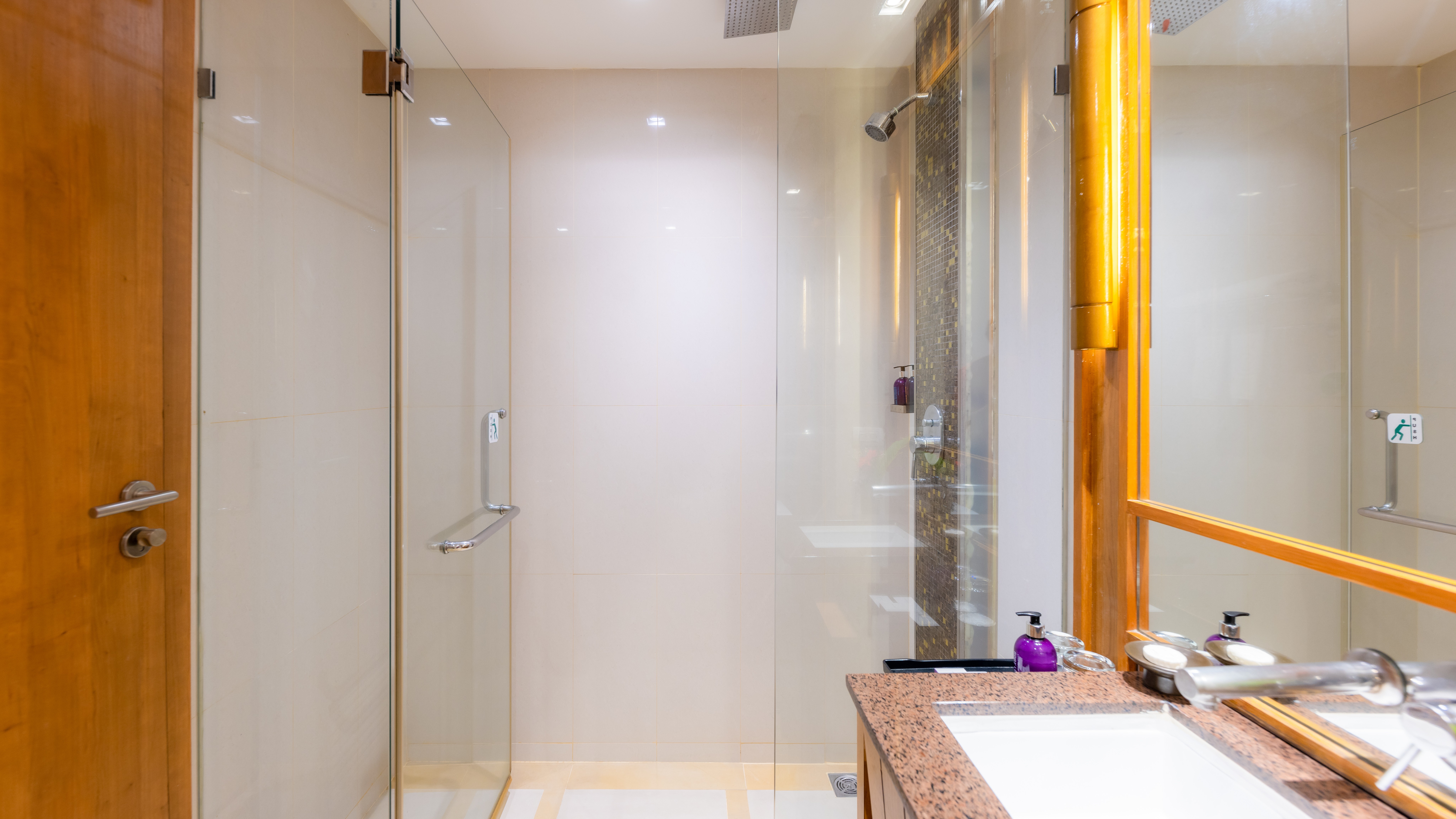 デラックス・スイート・プールビュー・バスルーム