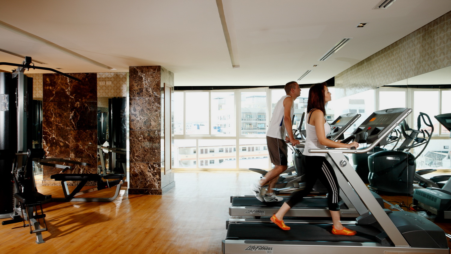 フィットネスクラブ