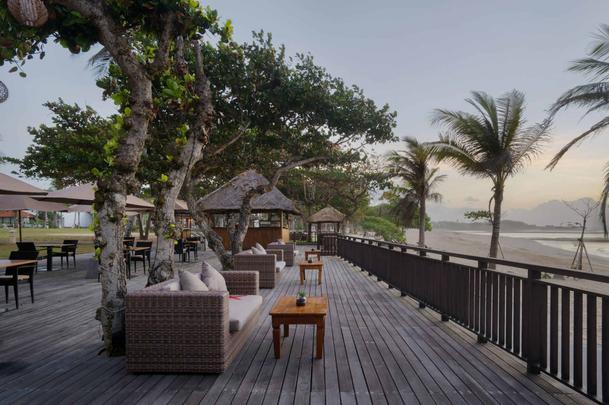 ジャジャン・バイ・ザ・シー（JAJAN BY THE SEA)