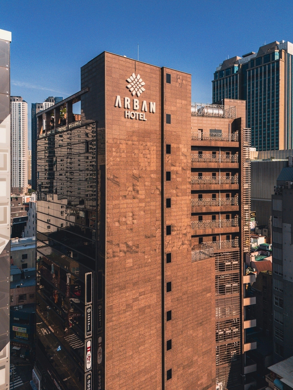 Arban Hotel Busan 評價:房間看起來很寬敞,真正會改變入住感的是窗邊那行小字縮圖