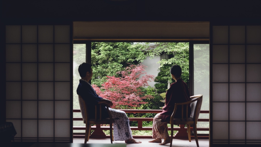 【　お部屋からの風景　】日本庭園側のお部屋からは、四季折々の風景をお愉しみ頂けます。