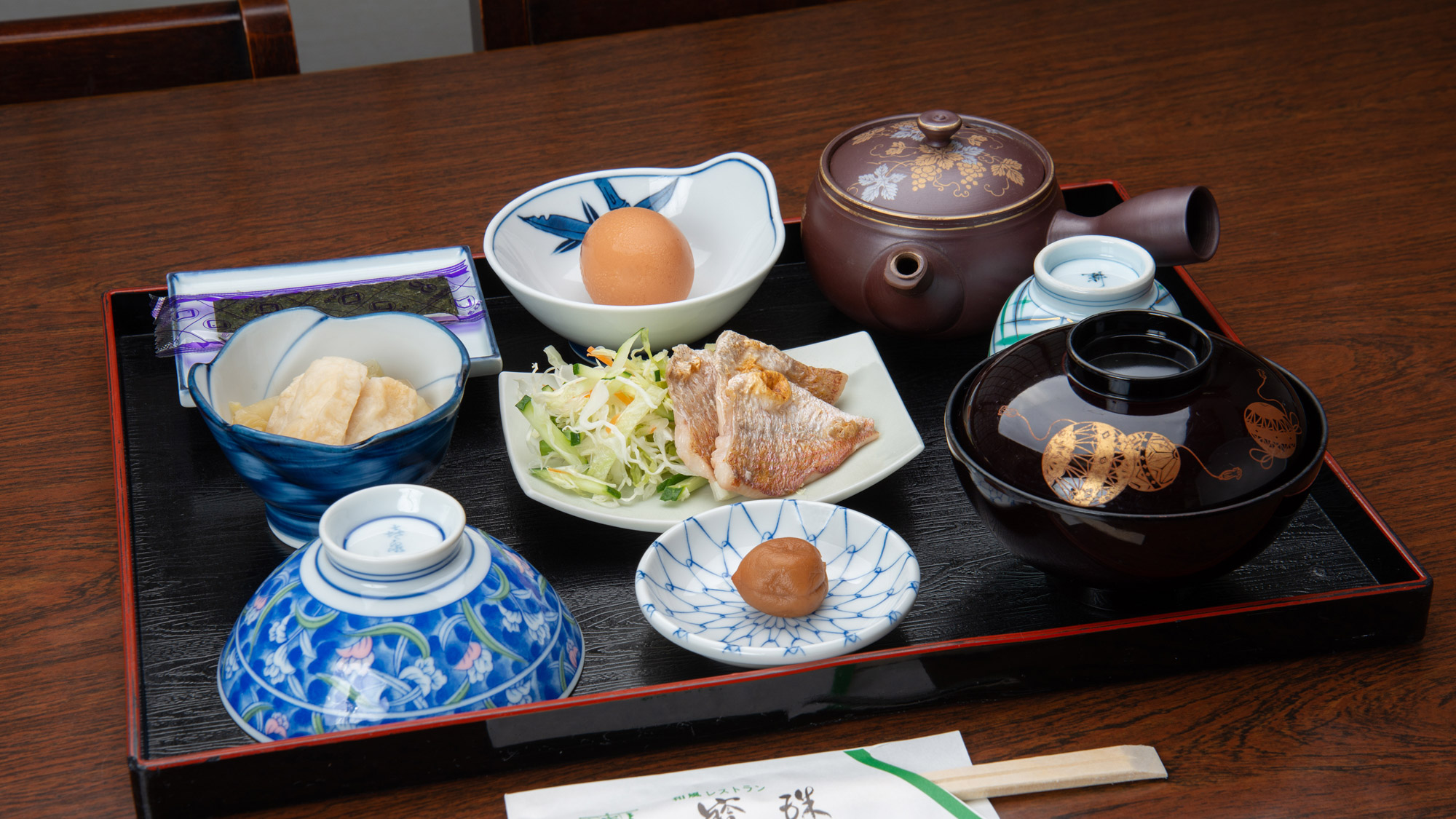 *【朝食一例】地元の新鮮な食材を使った和定食です　※料理内容は季節によって異なります